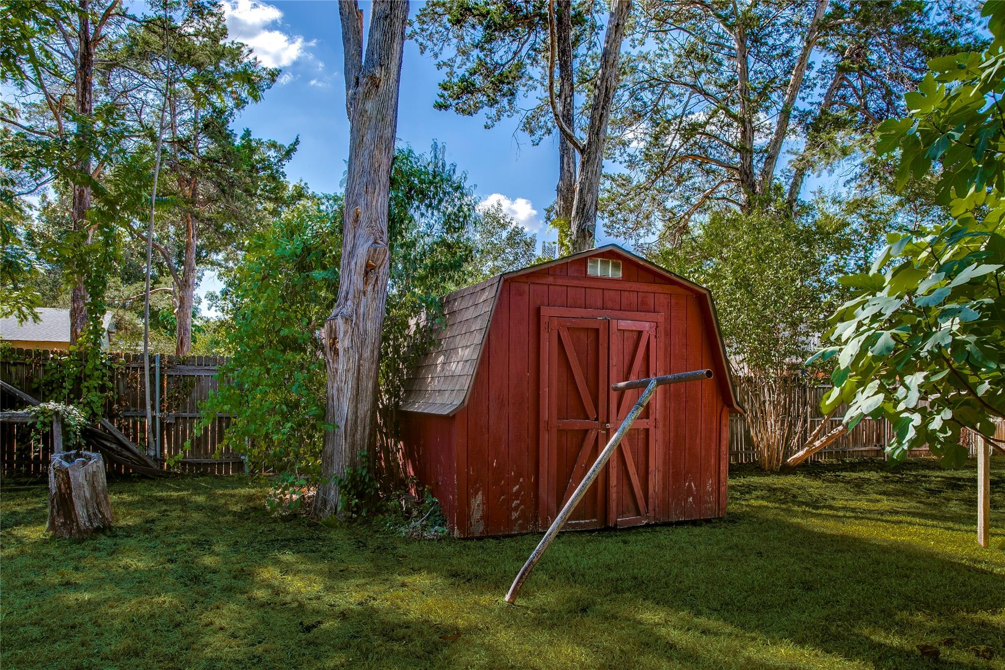 main property photo 36