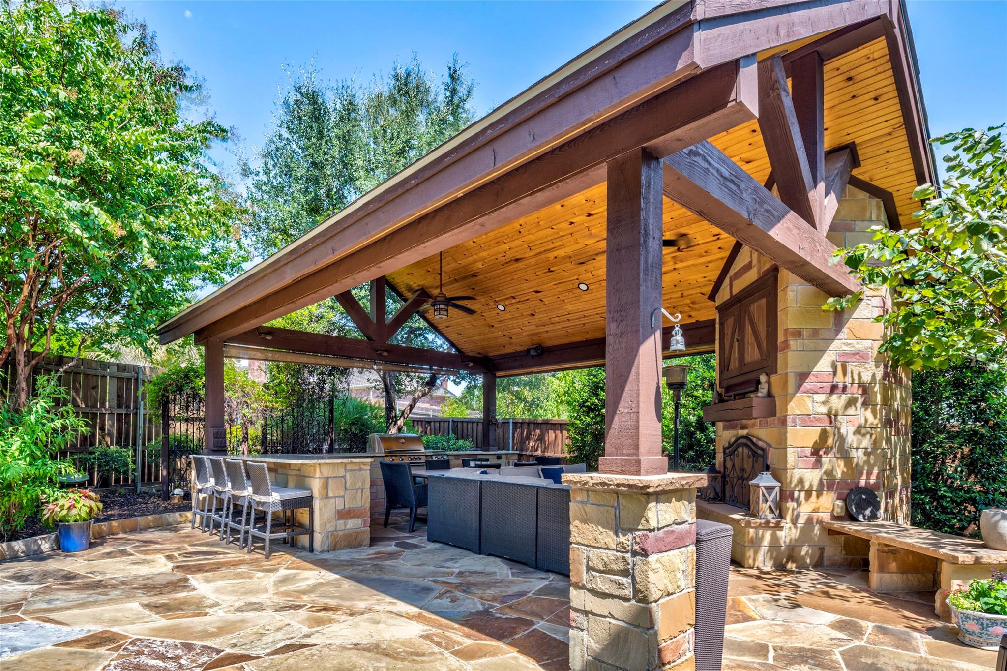 main property photo 34
