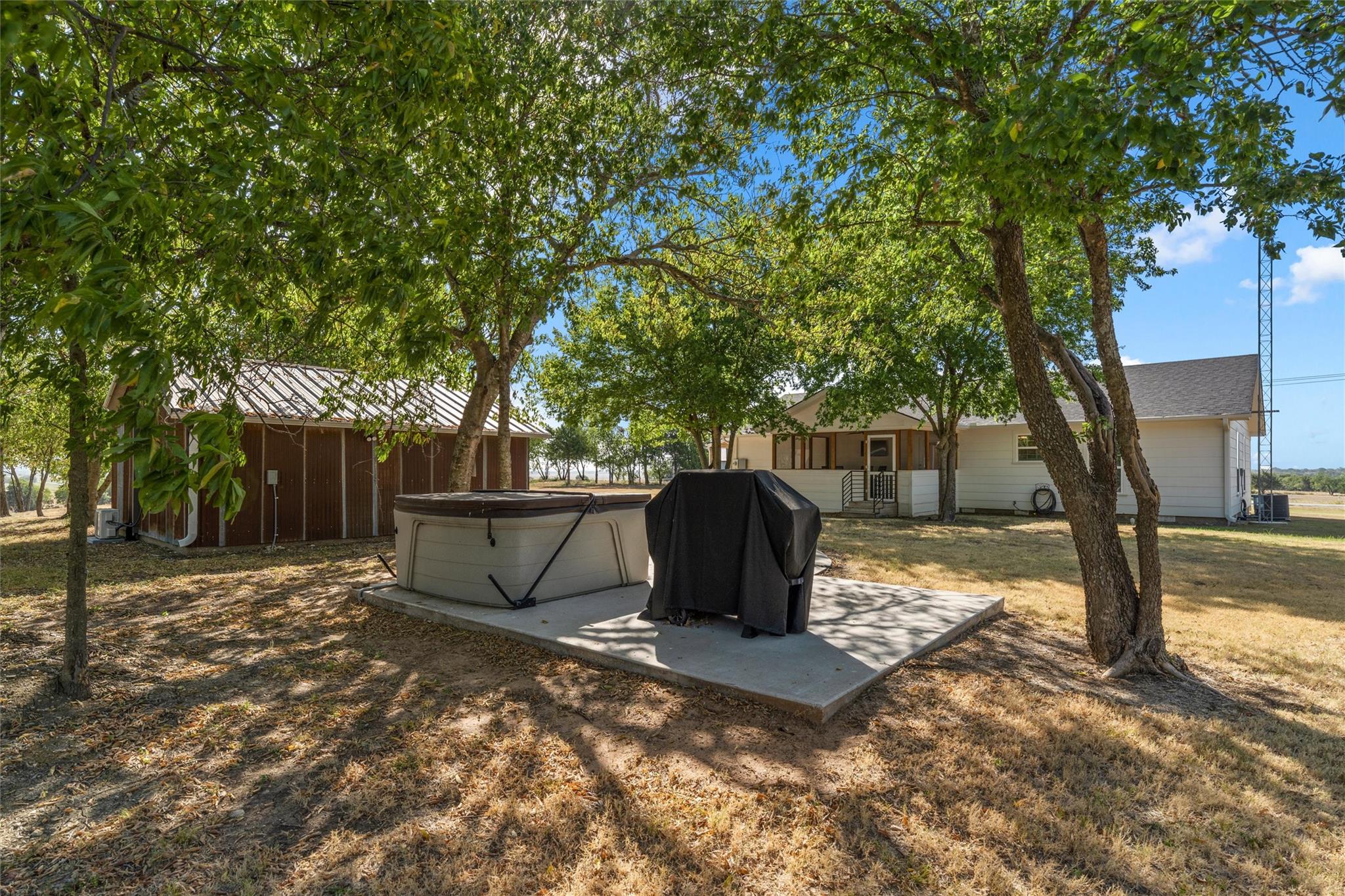 main property photo 25