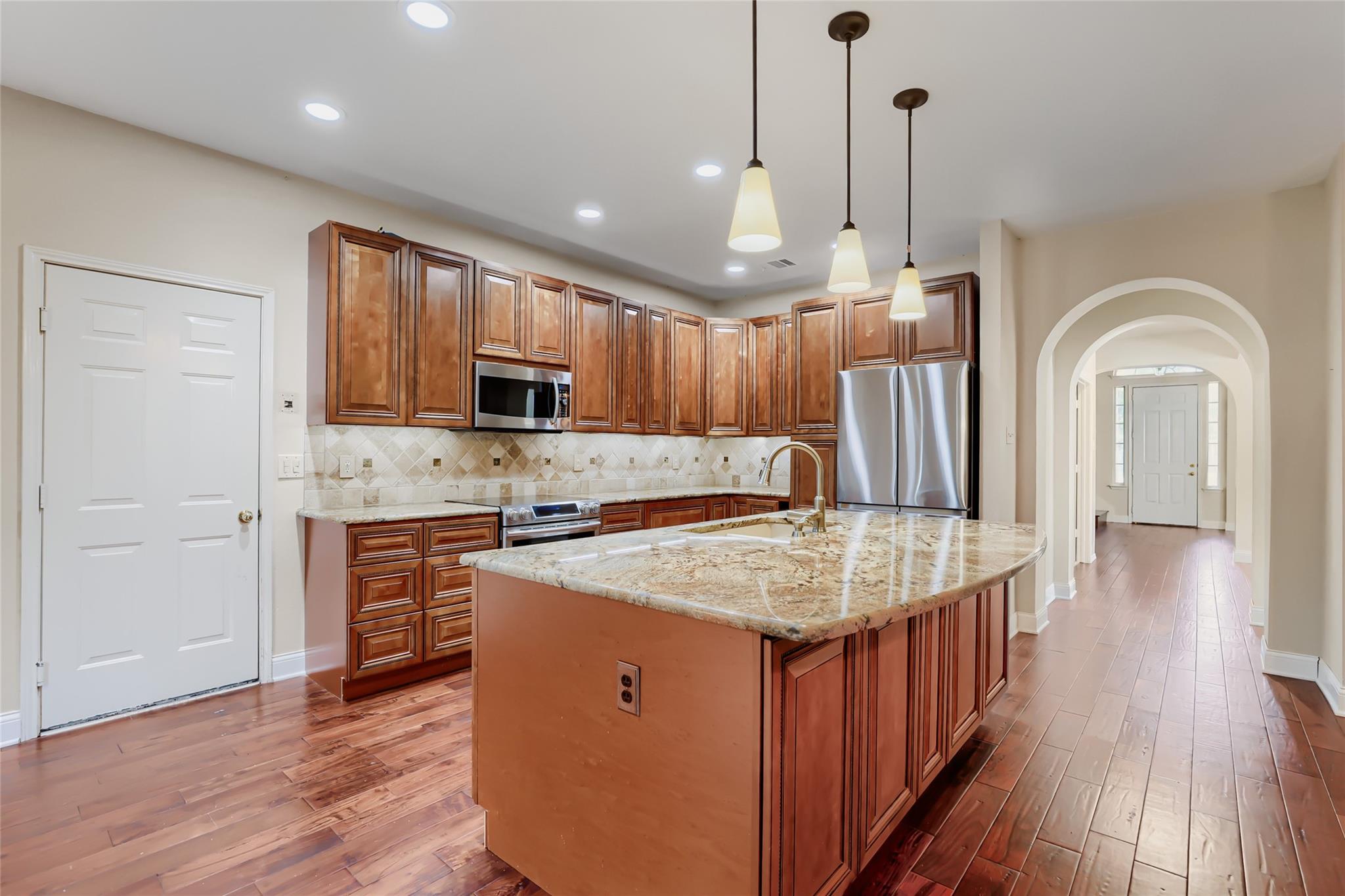 main property photo 8