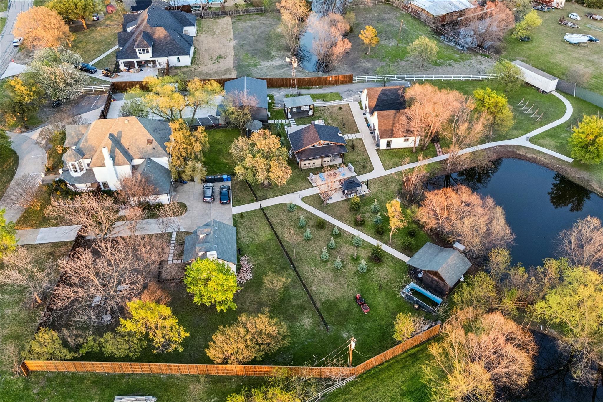 main property photo 28