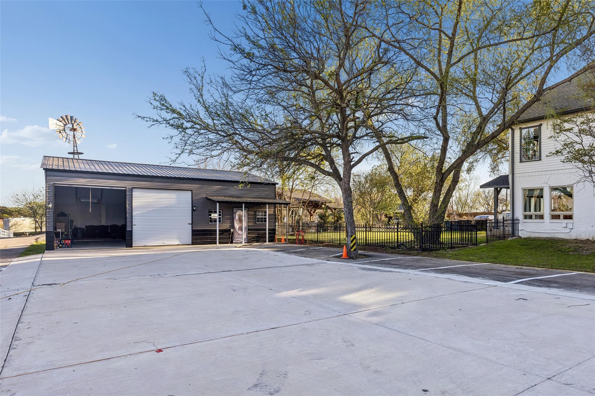 main property photo 30