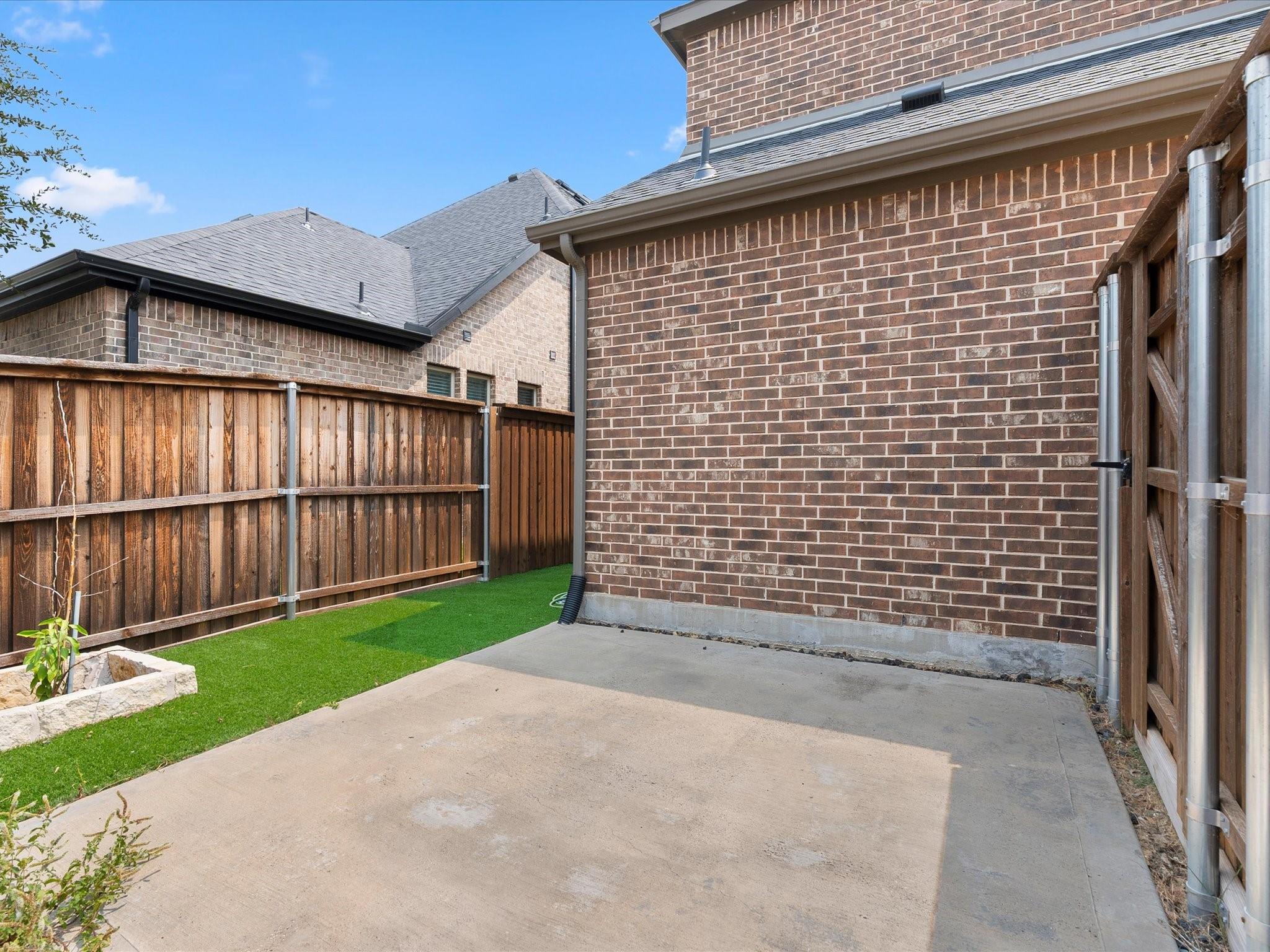 main property photo 32