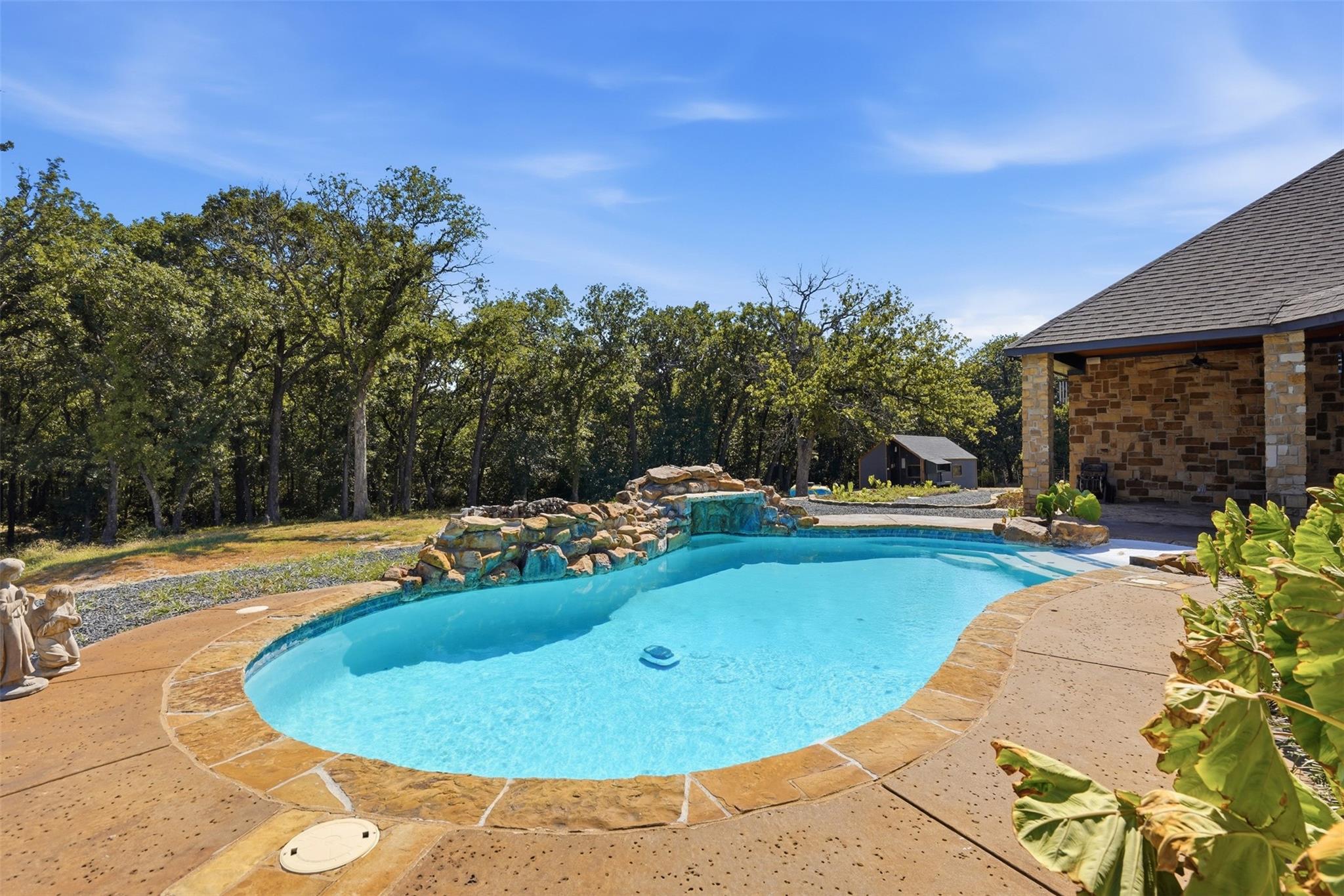 main property photo 29