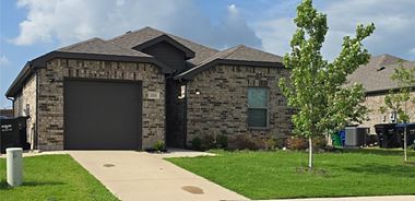 image of property with 3 Bed | 2 Bath | 1,169 Sqft