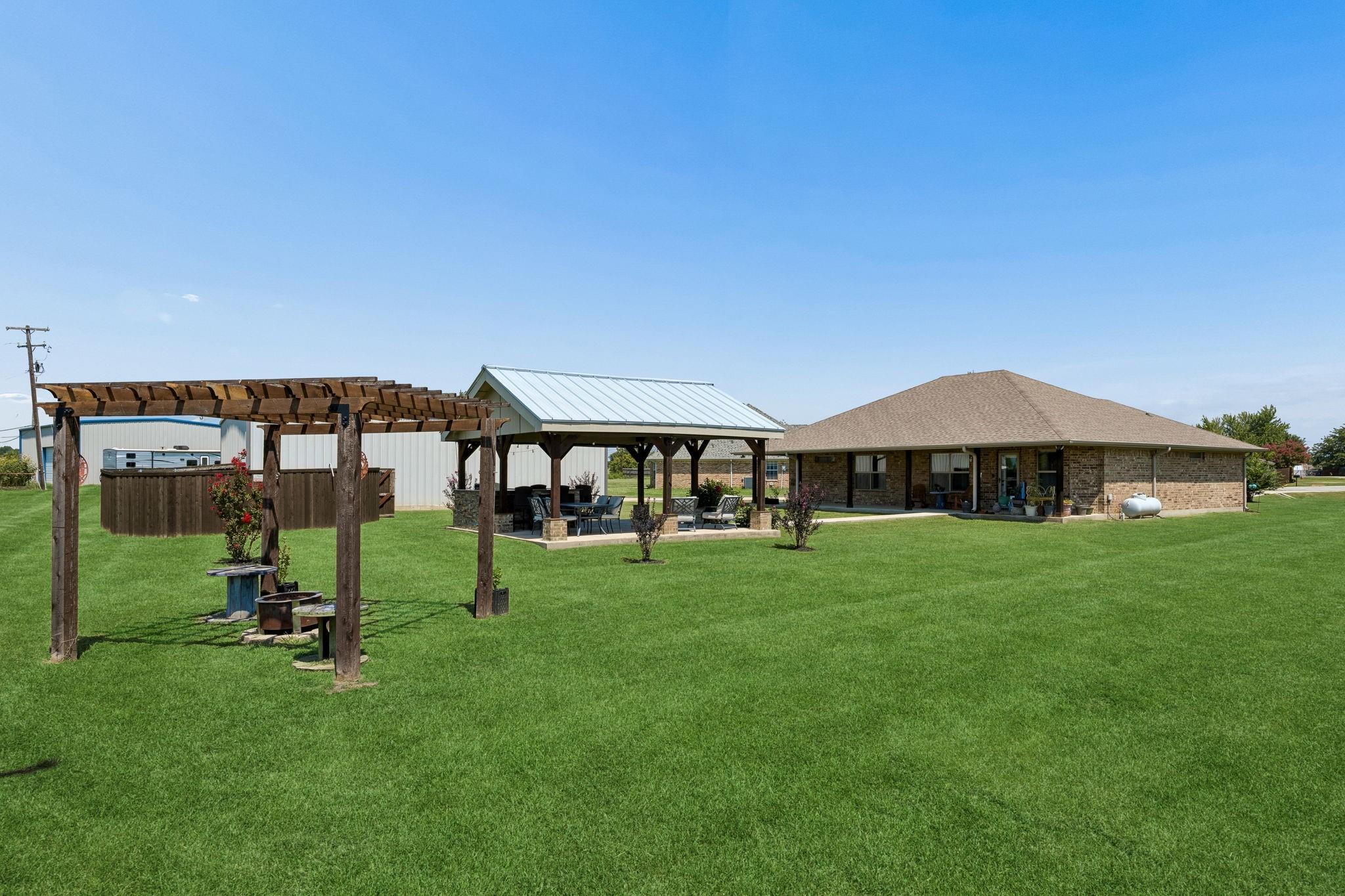main property photo 6