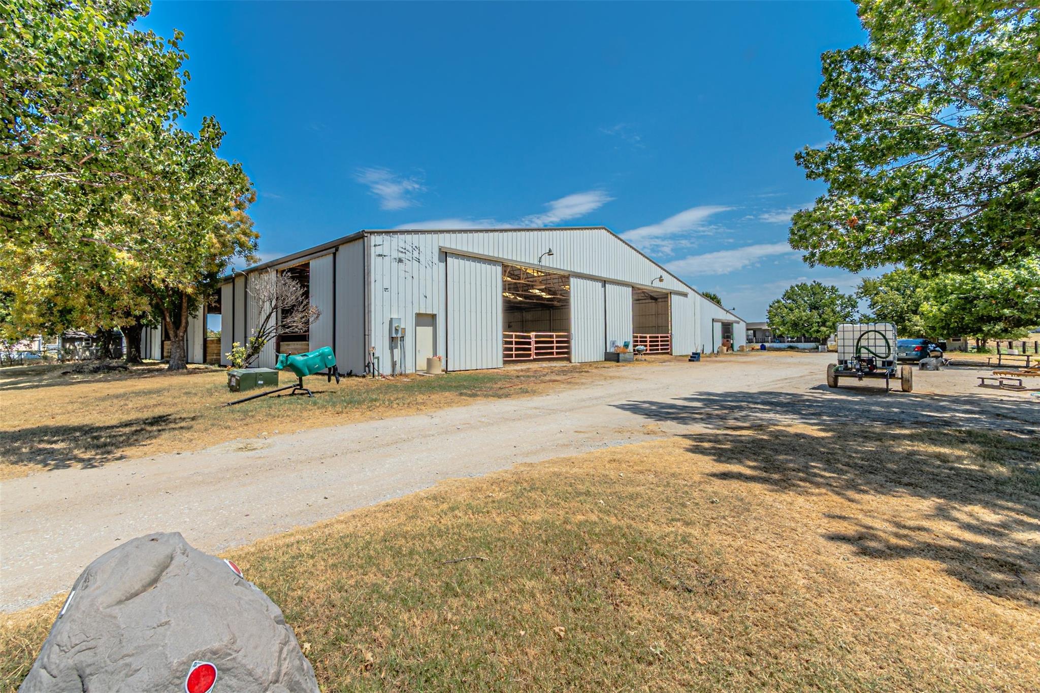 main property photo 6