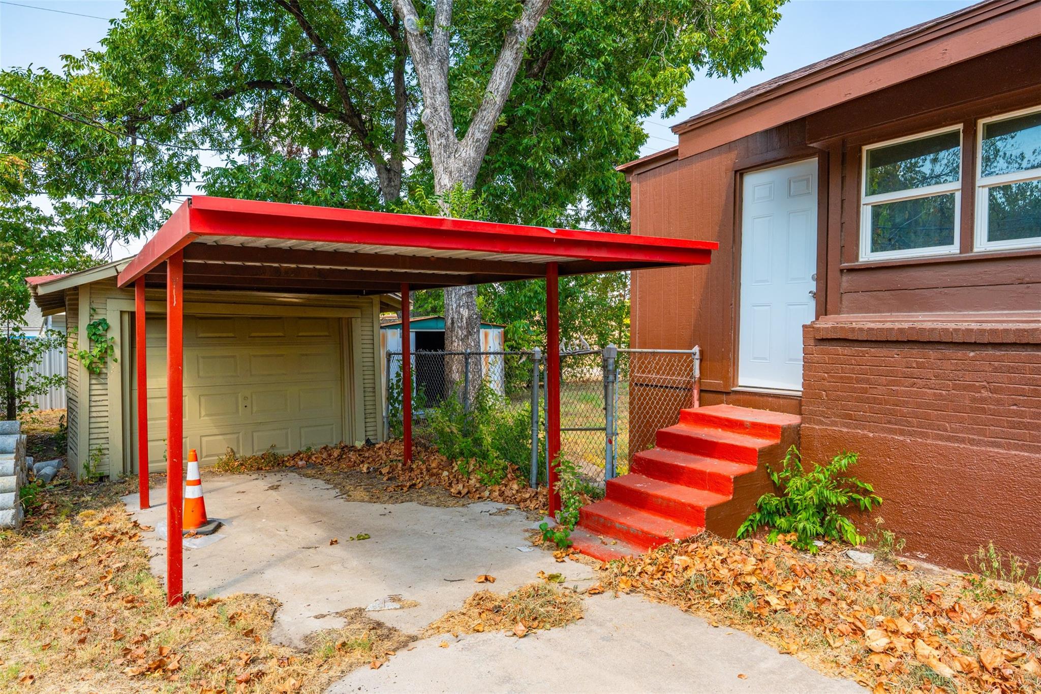 main property photo 30