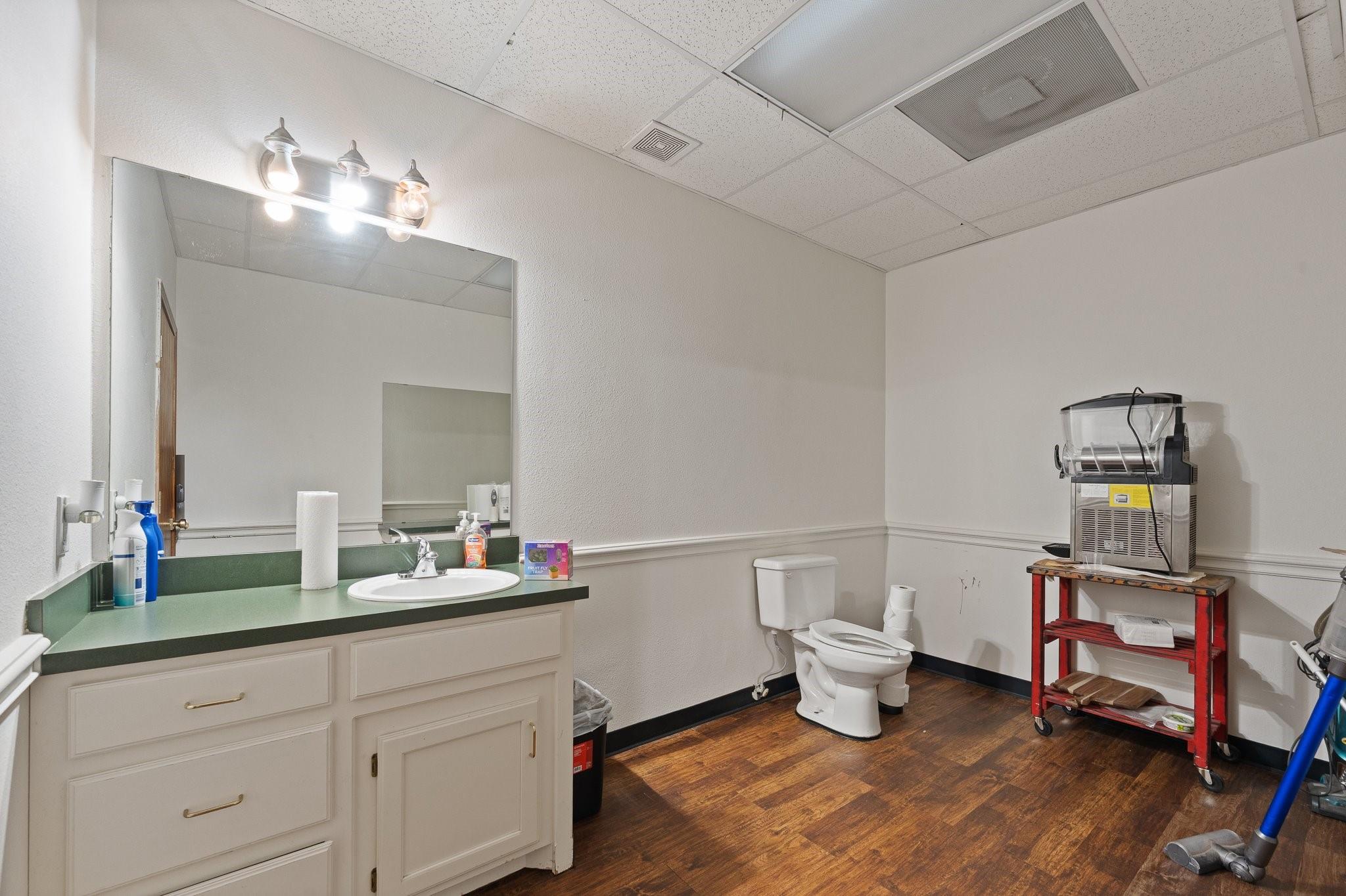 main property photo 8