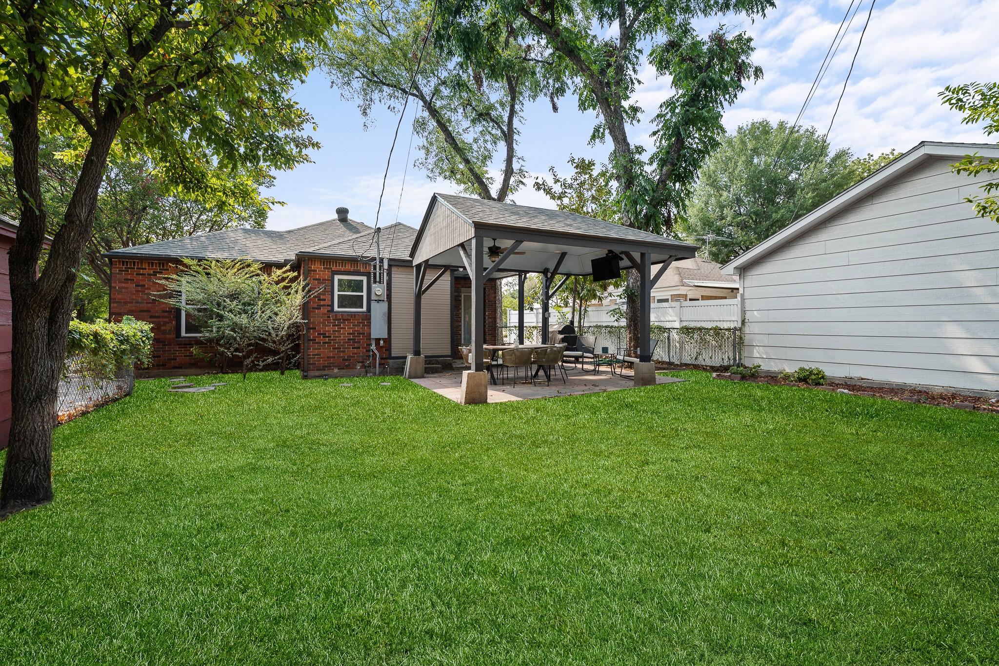 main property photo 18