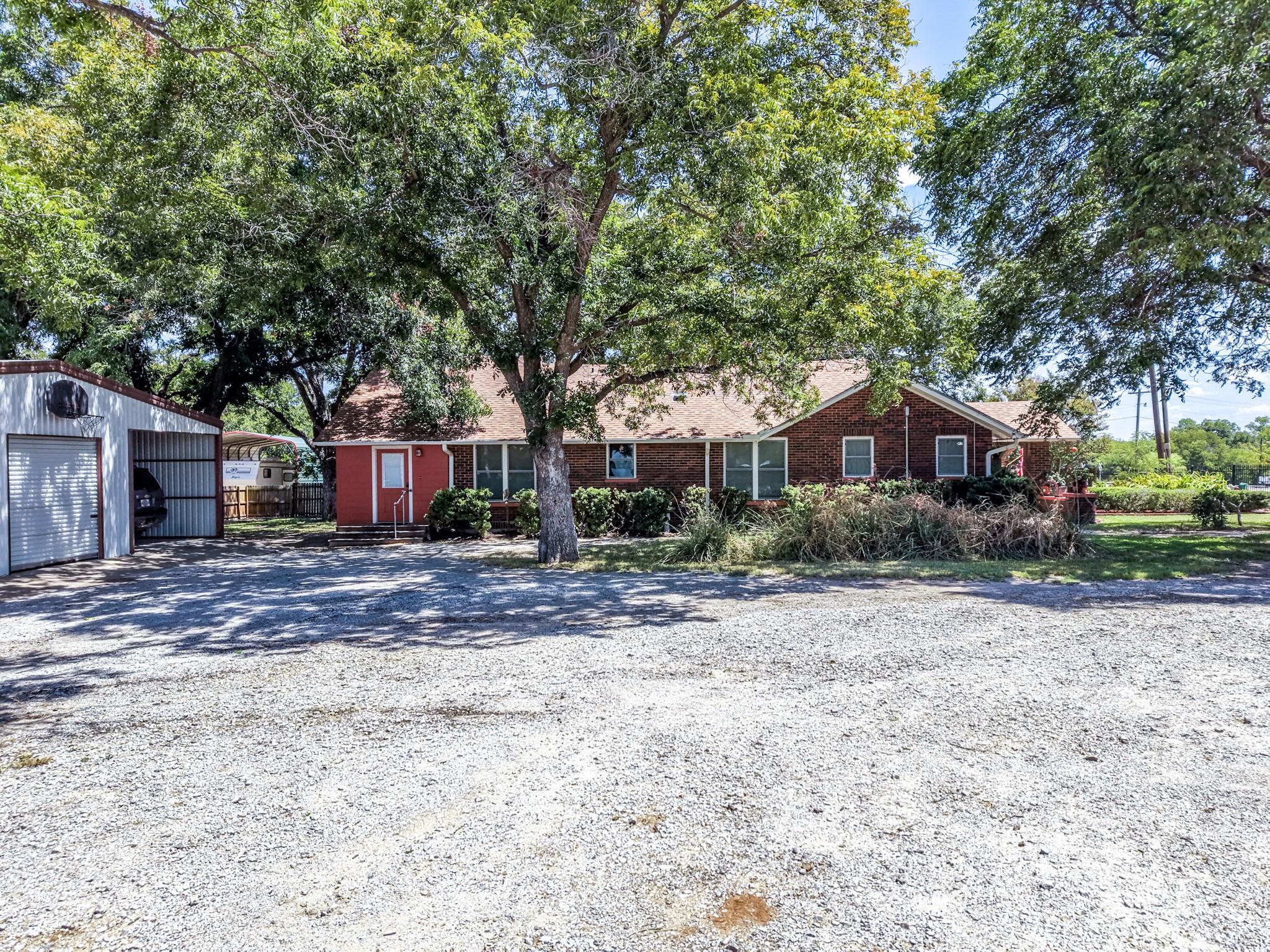 main property photo 11