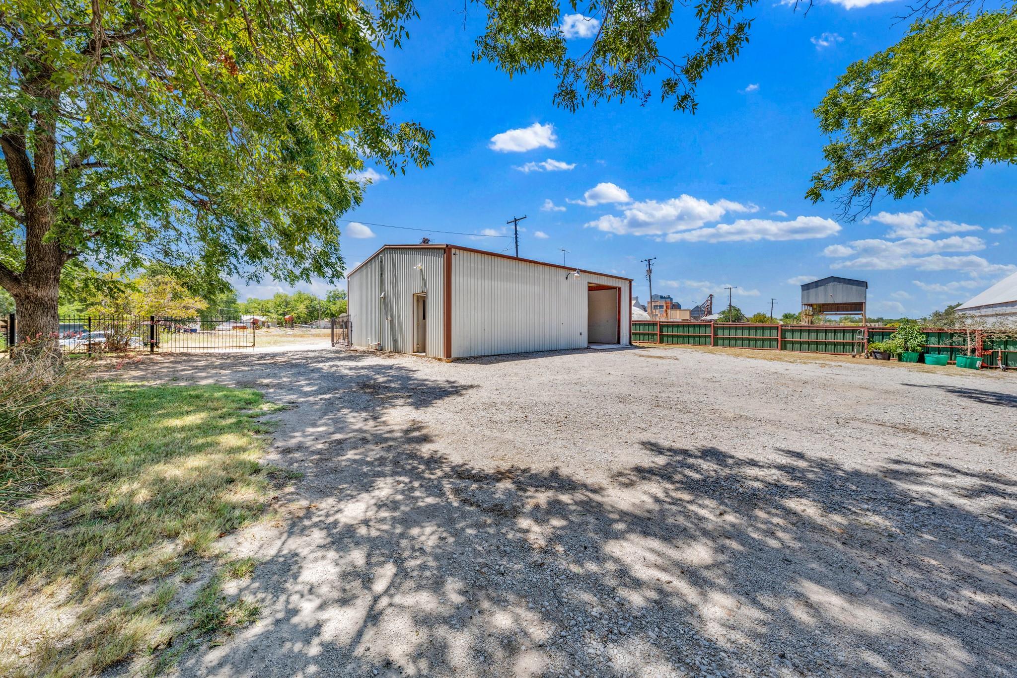 main property photo 23