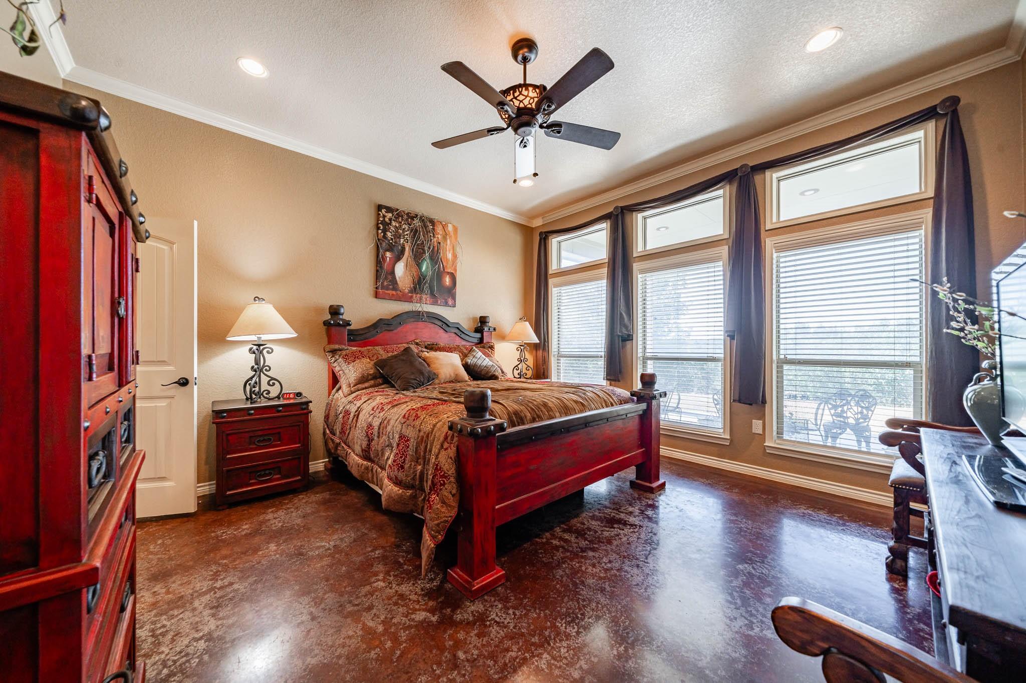 main property photo 25
