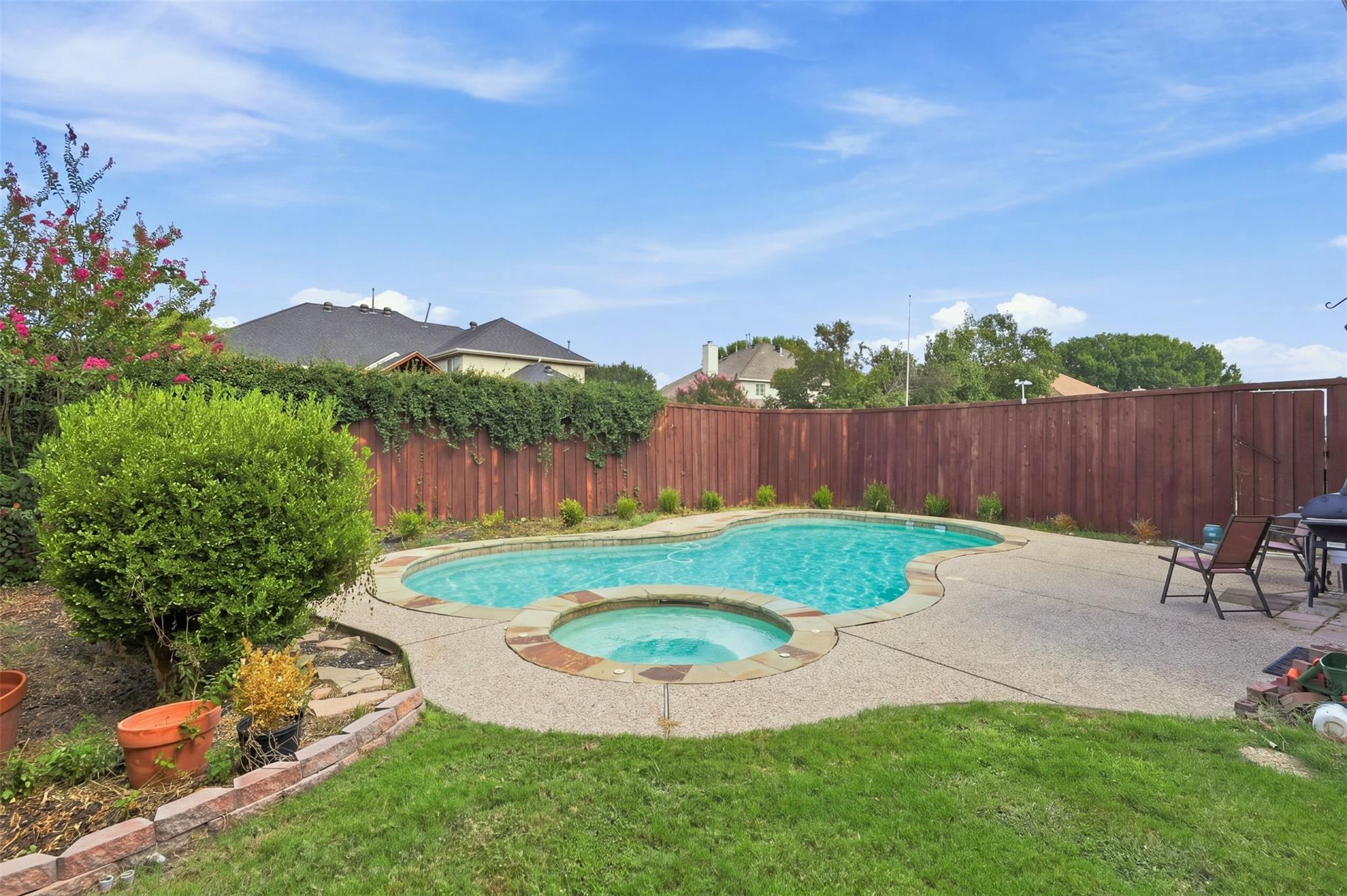 main property photo 30