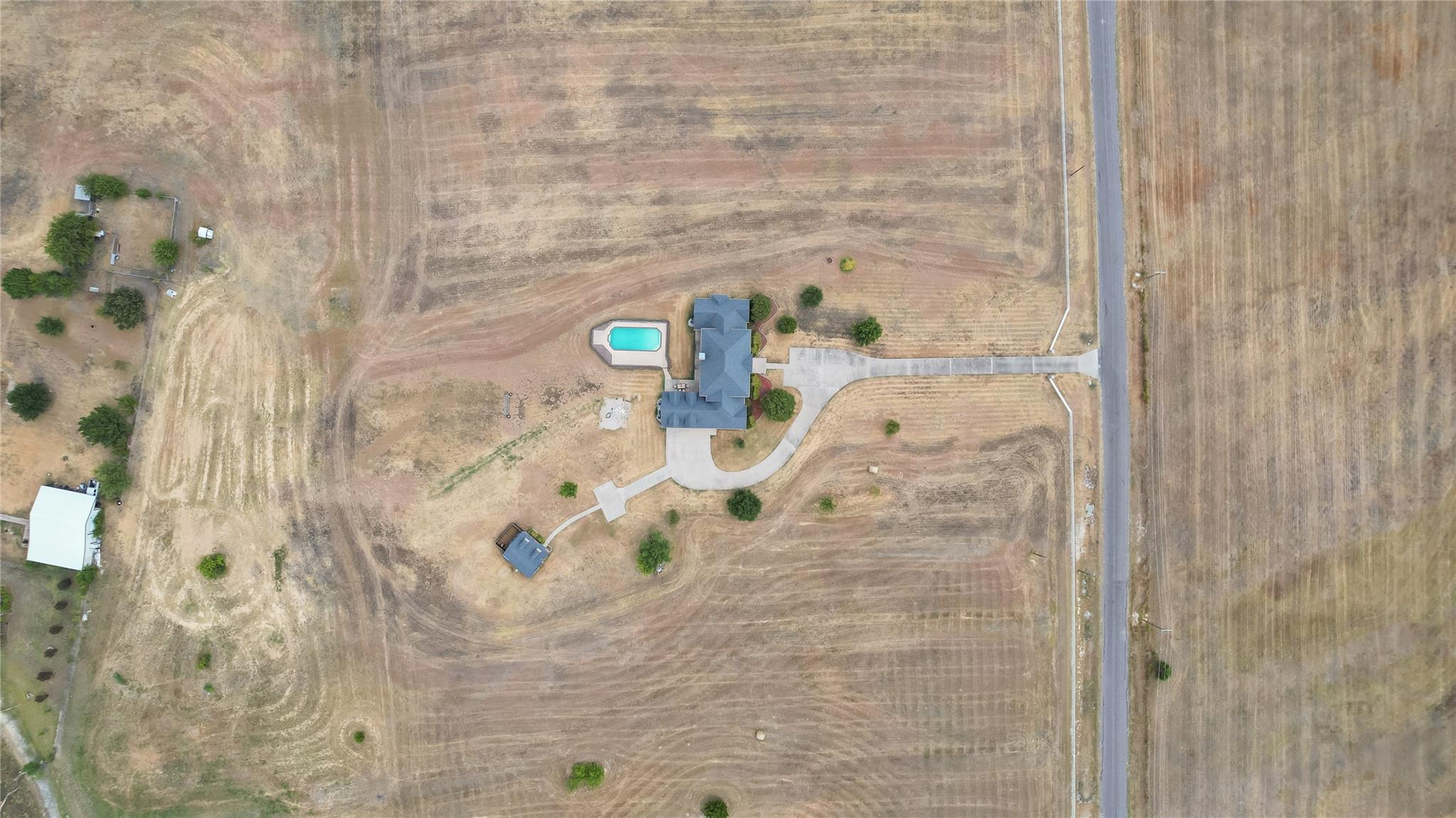 main property photo 10