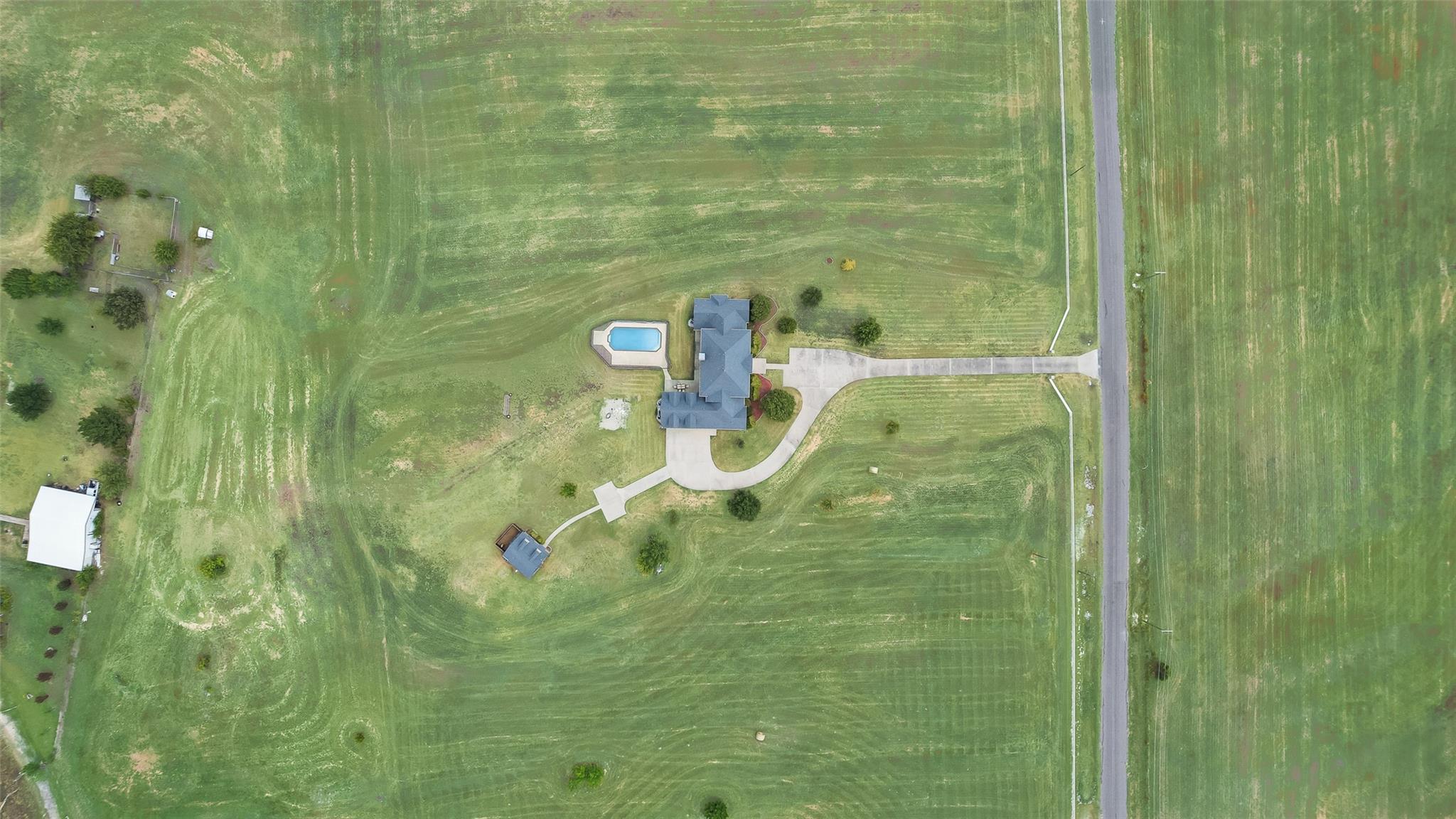 main property photo 12