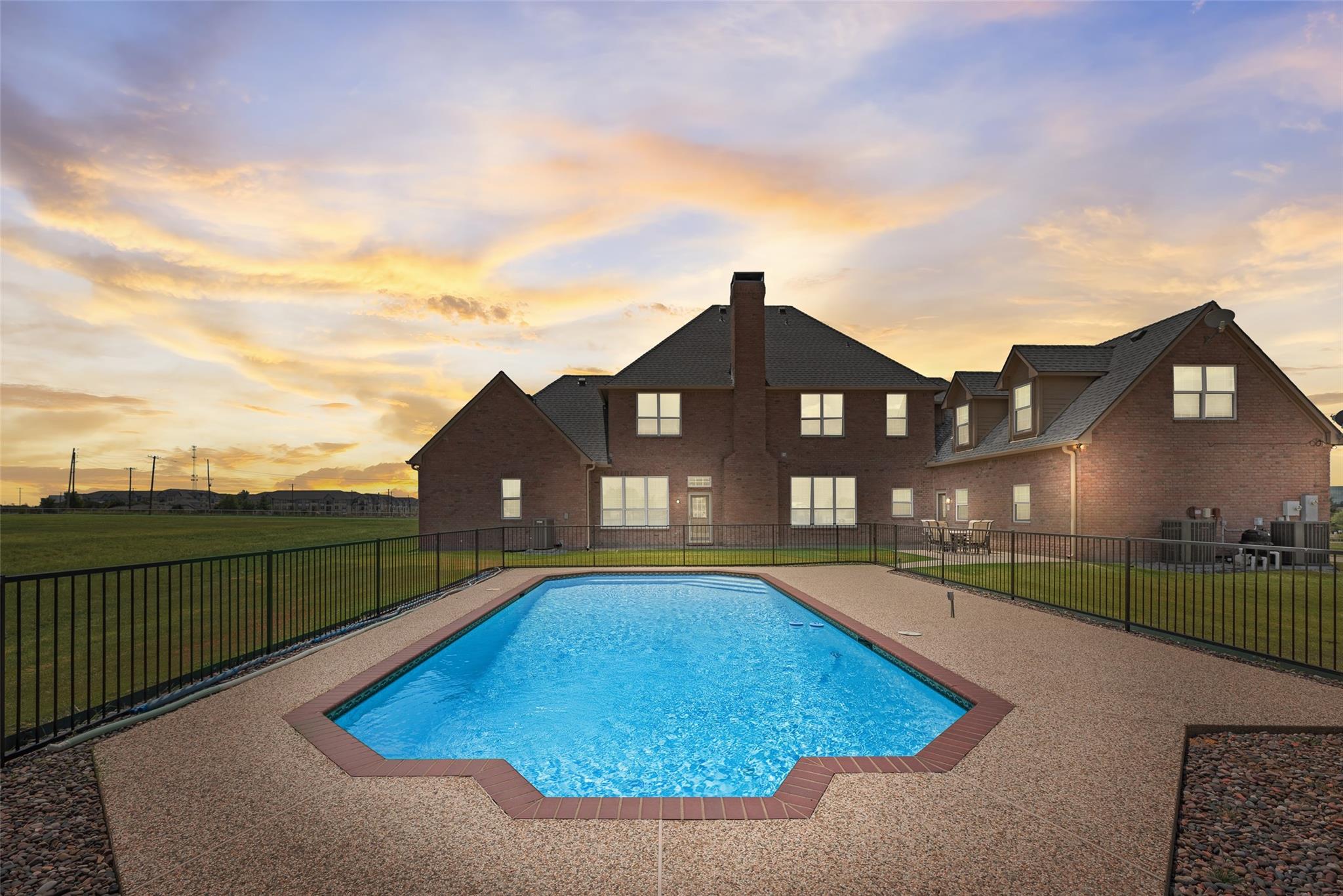 main property photo 6