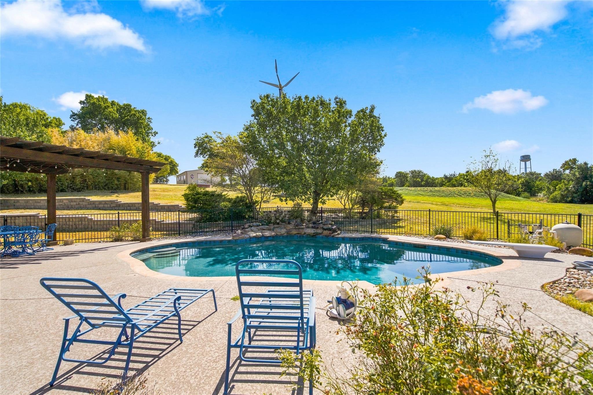 main property photo 30