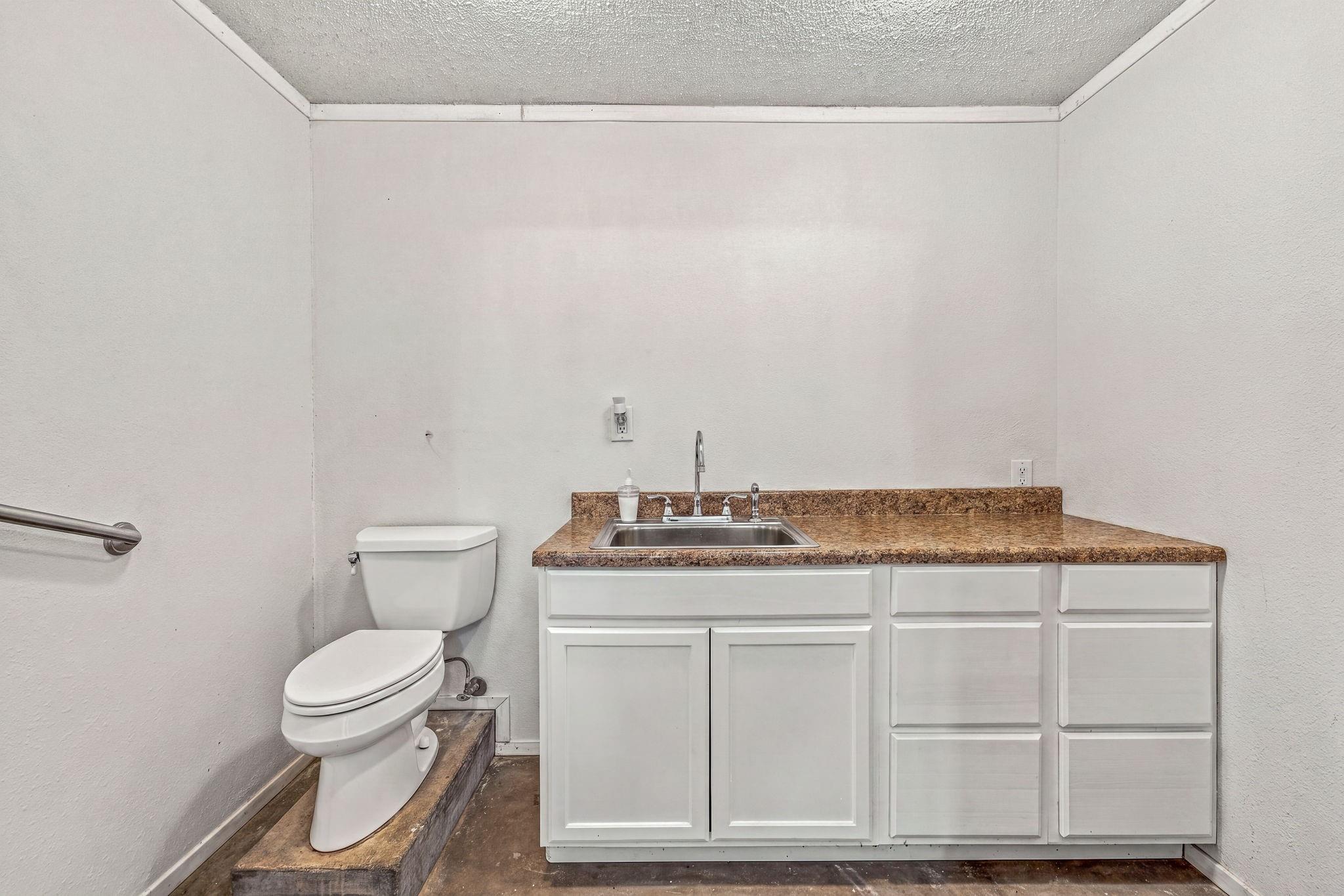 main property photo 32