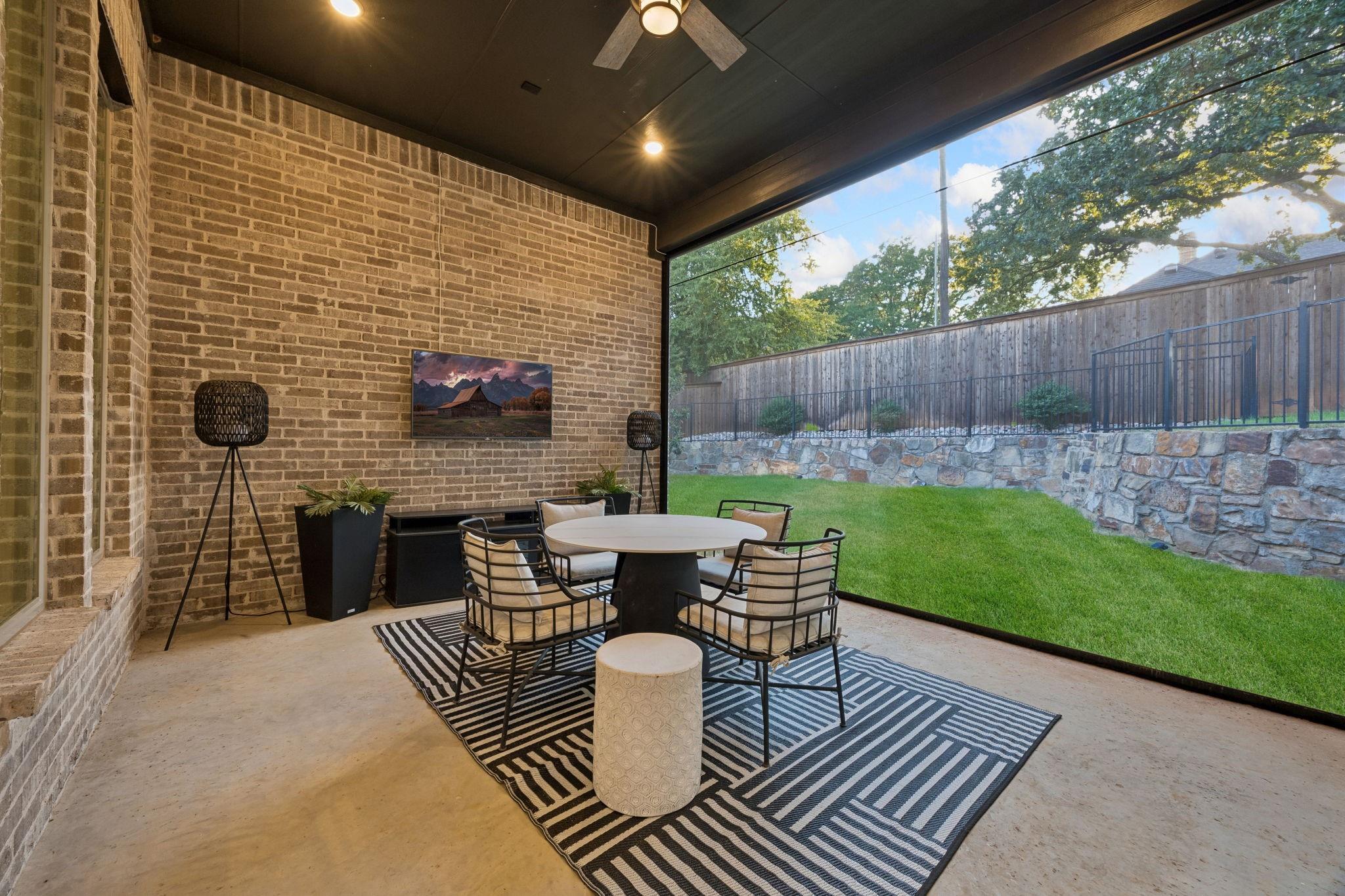 main property photo 25