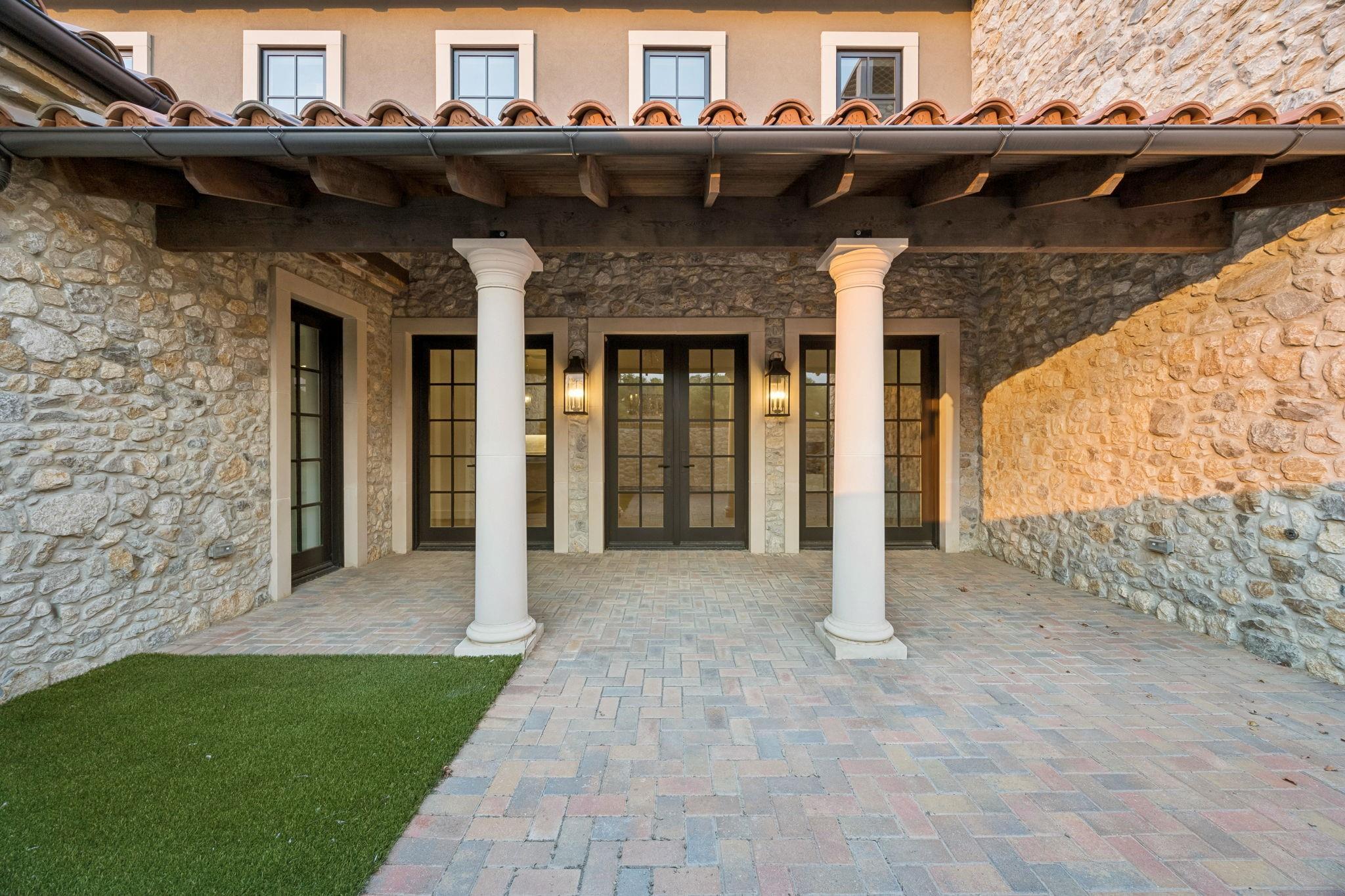 main property photo 34