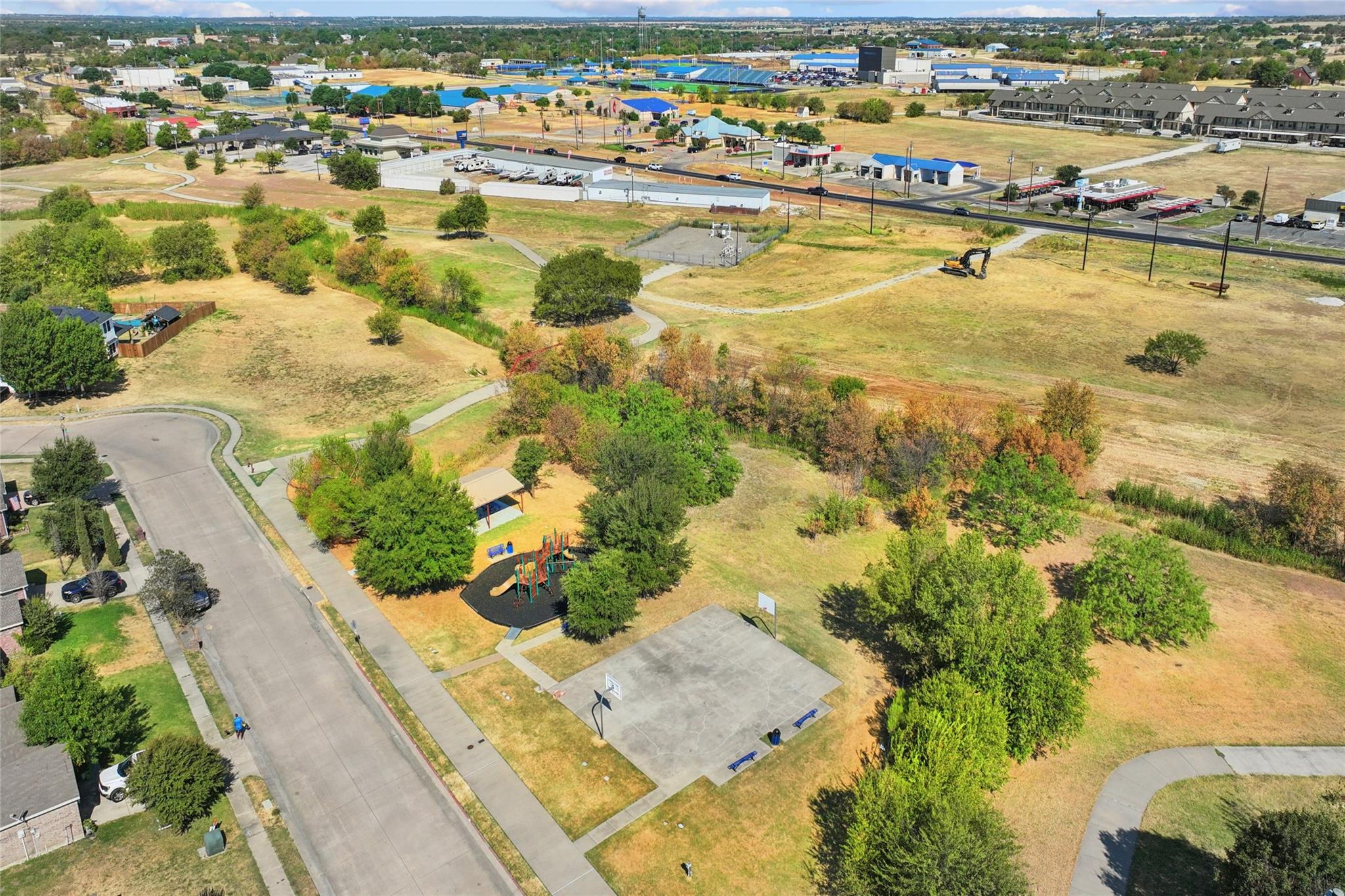 main property photo 37