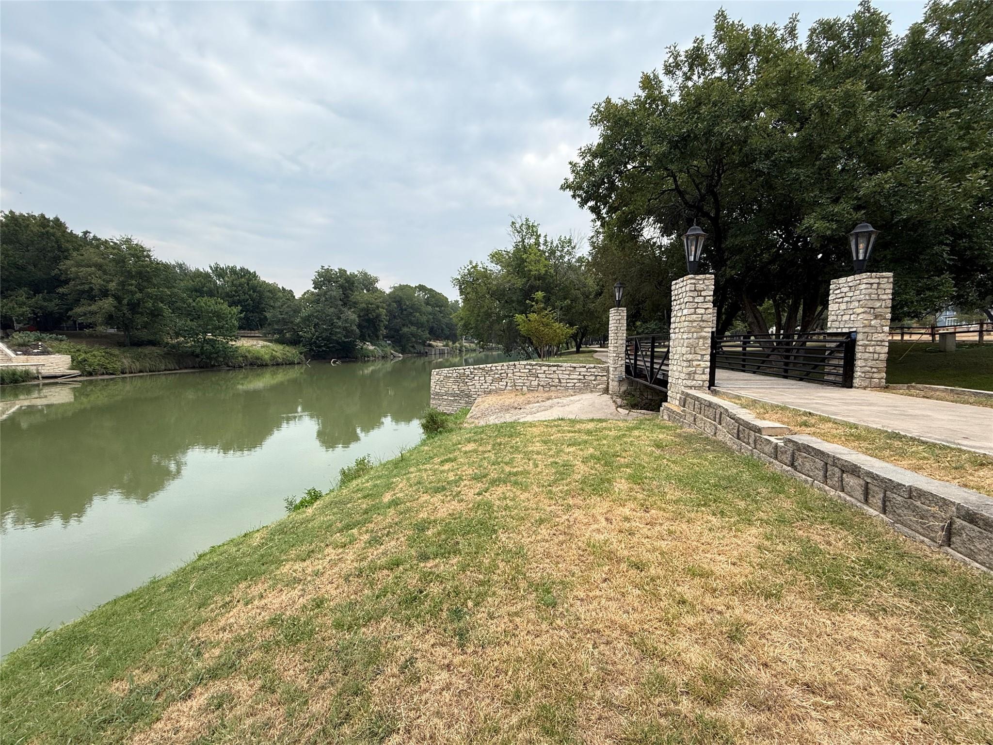 main property photo 10