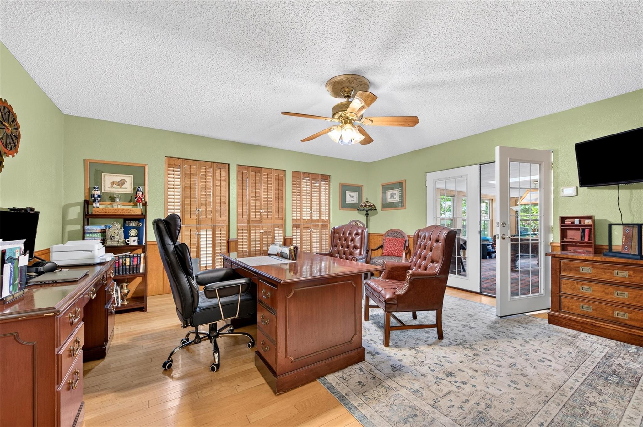 main property photo 32
