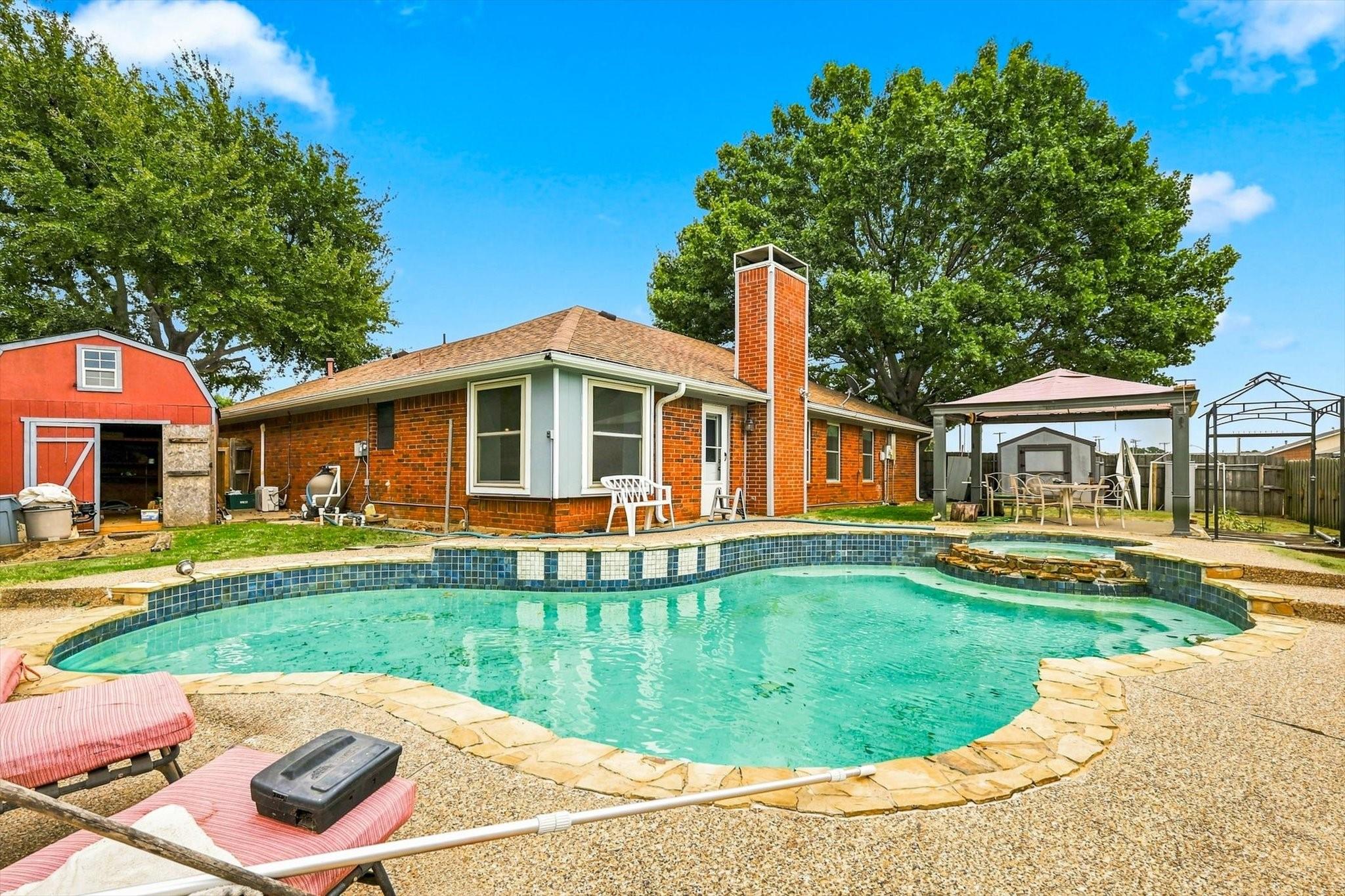 main property photo 22