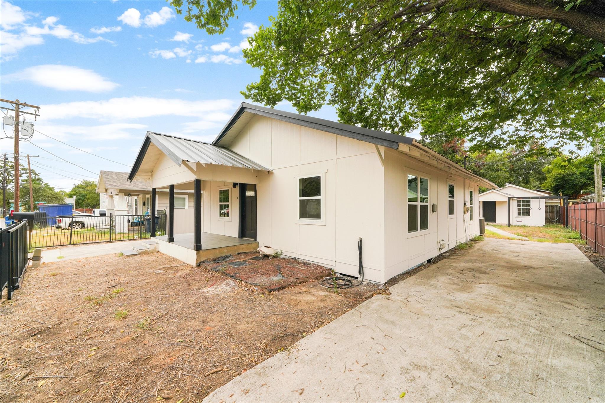 main property photo 4