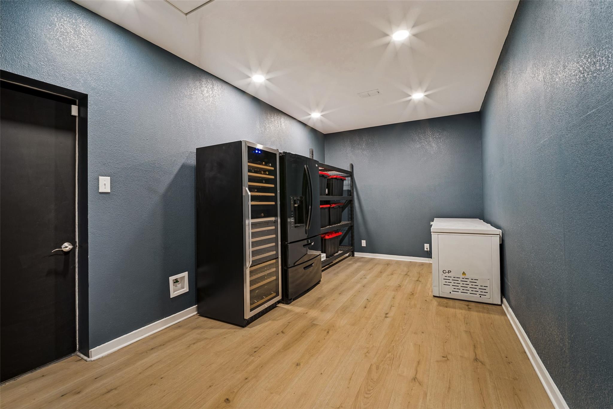 main property photo 28