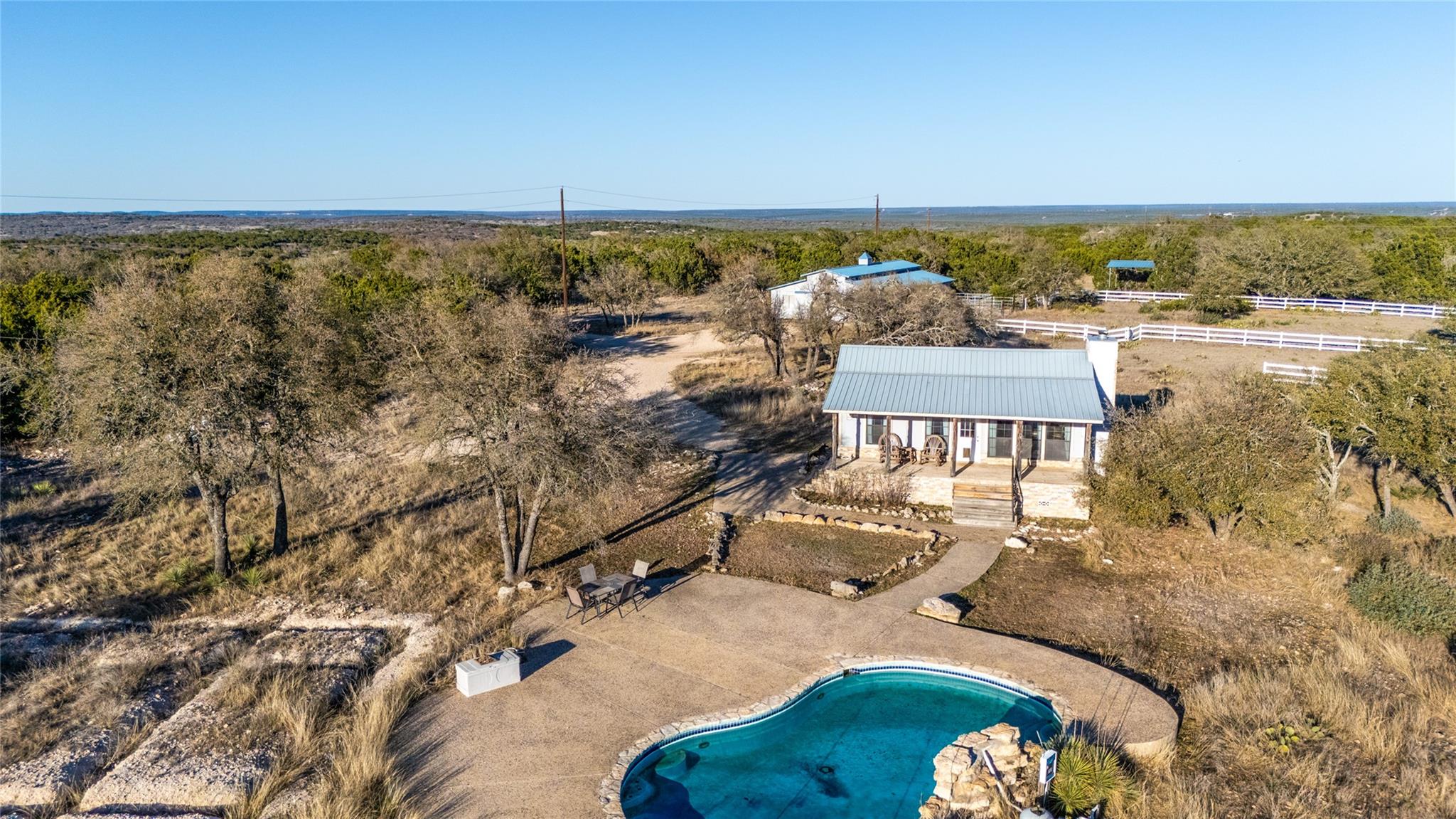 main property photo 4