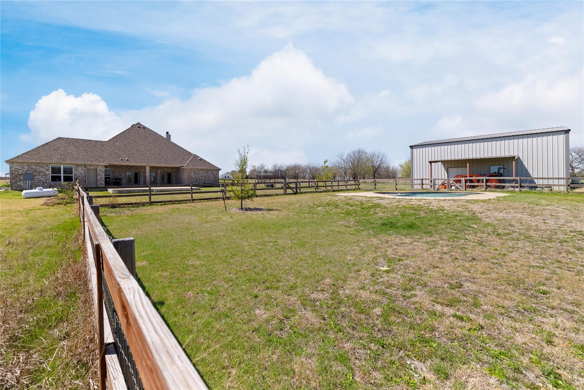 main property photo 9