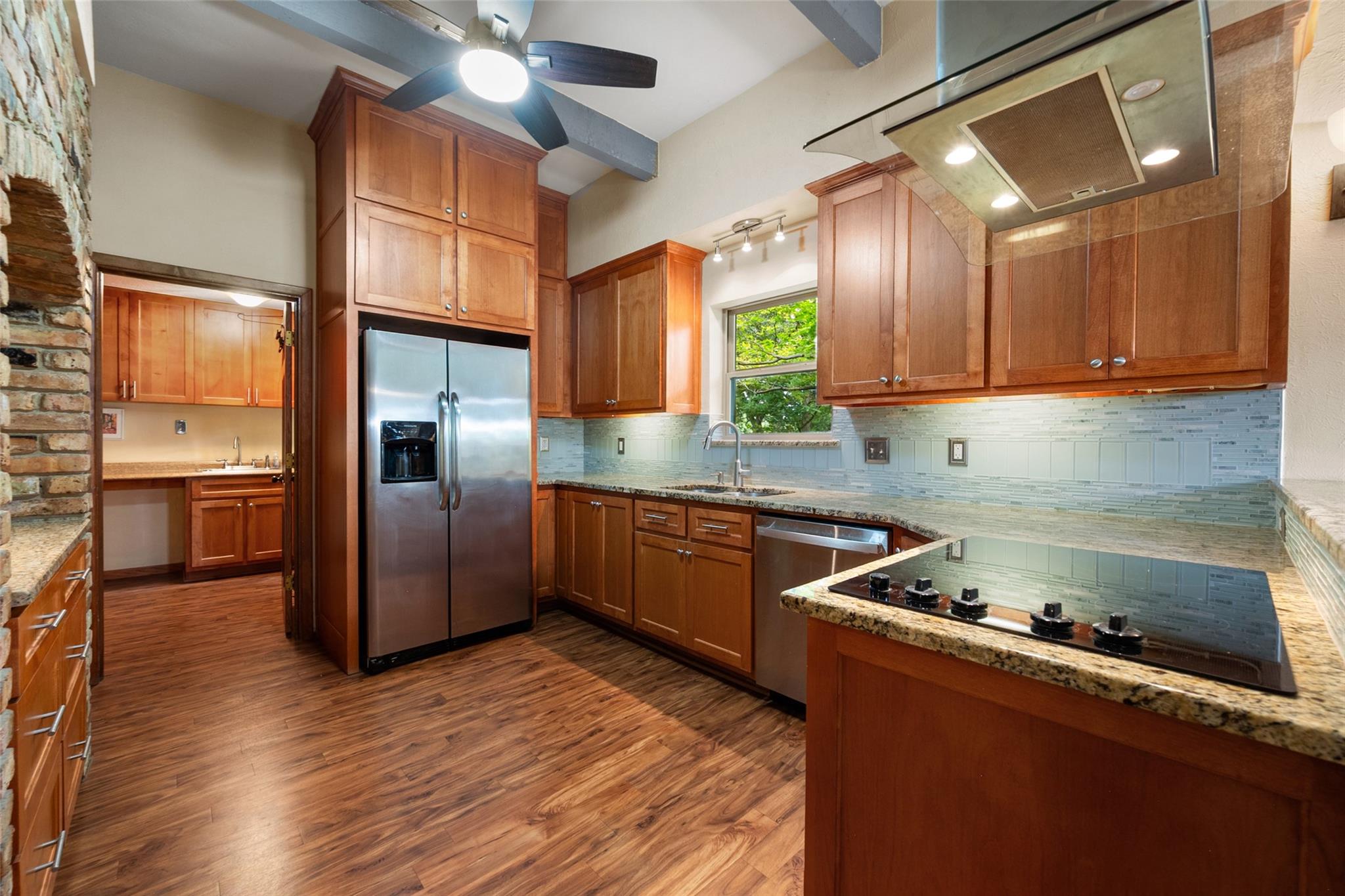 main property photo 7