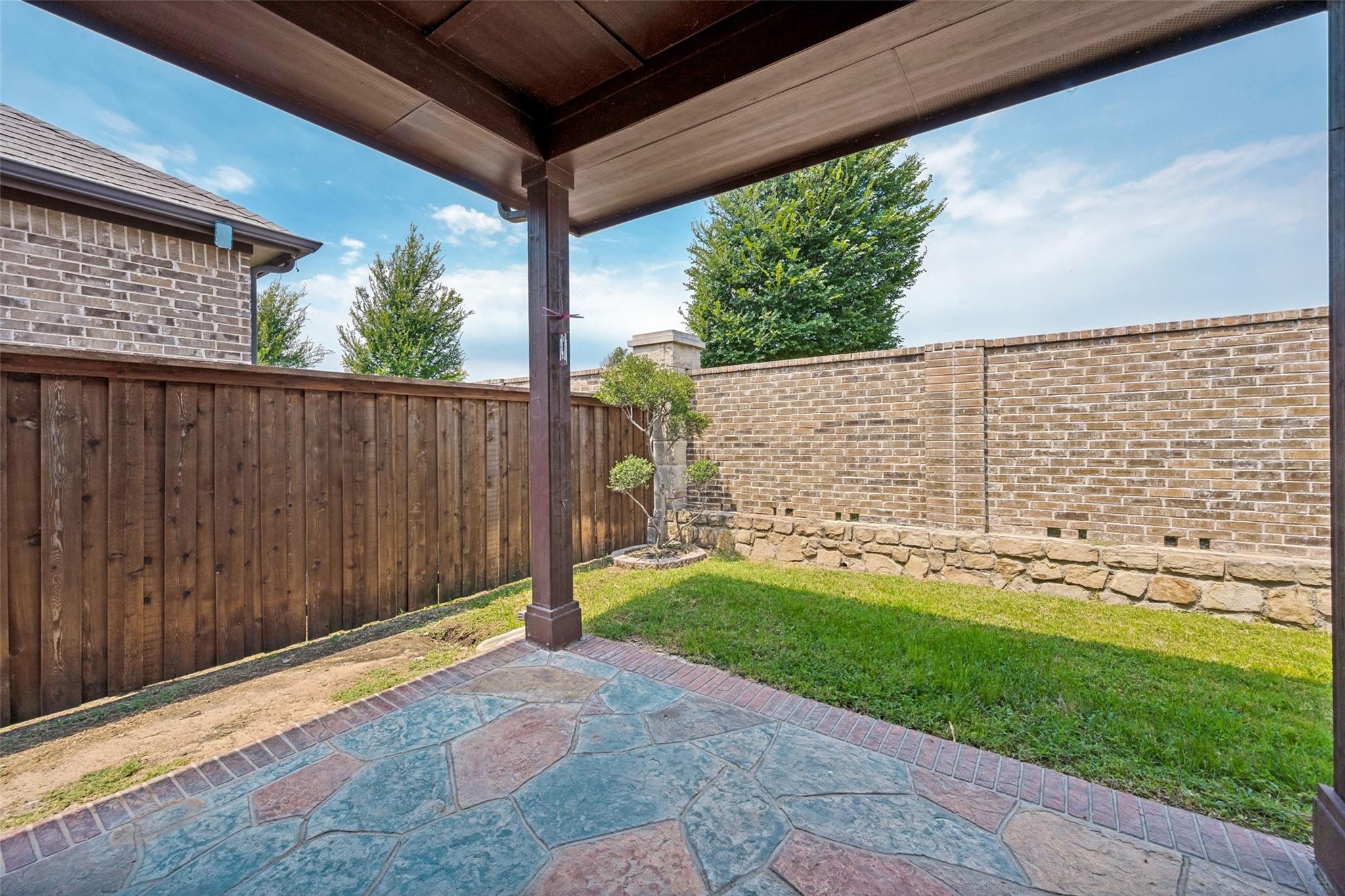 main property photo 23