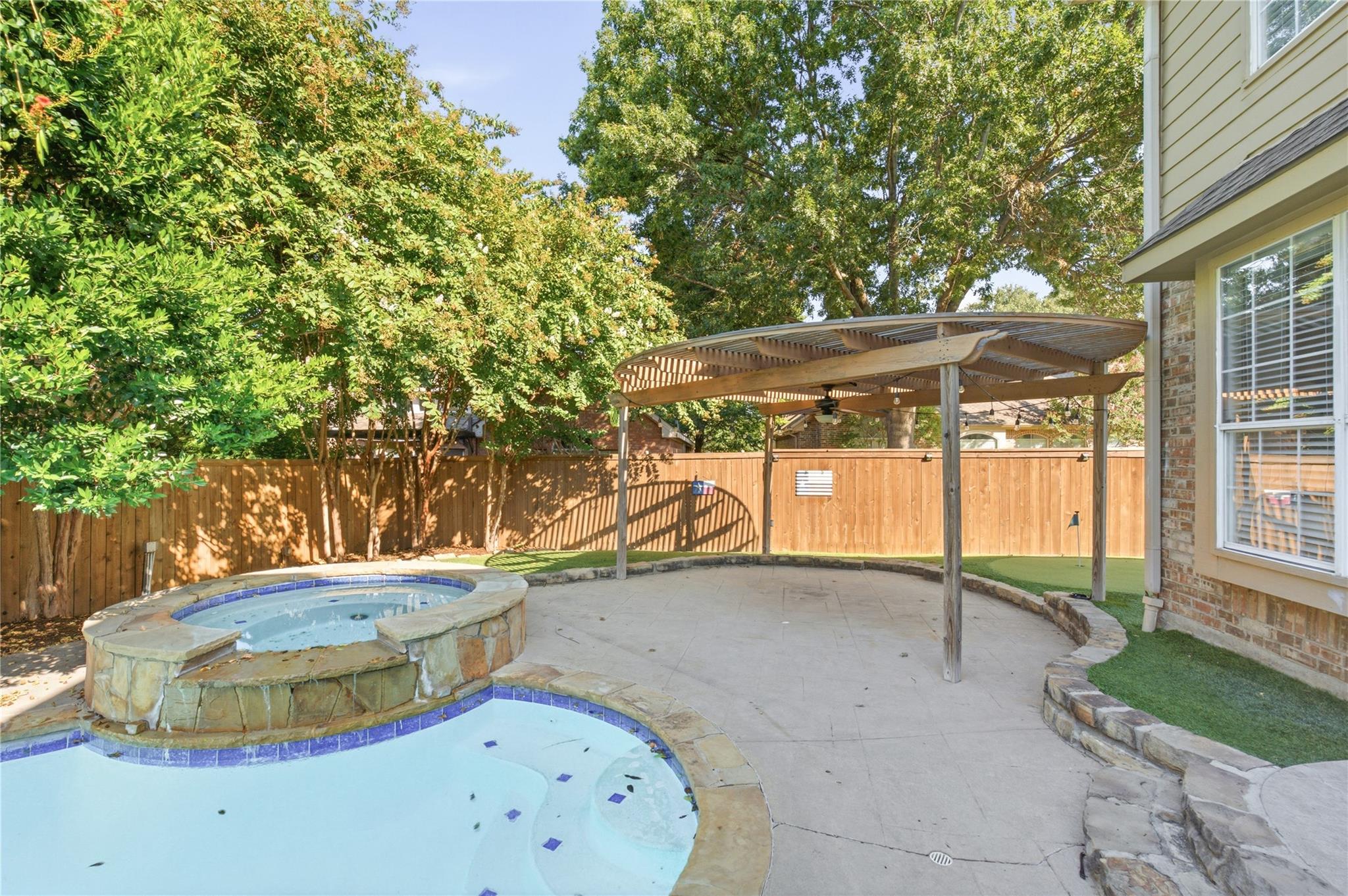 main property photo 22