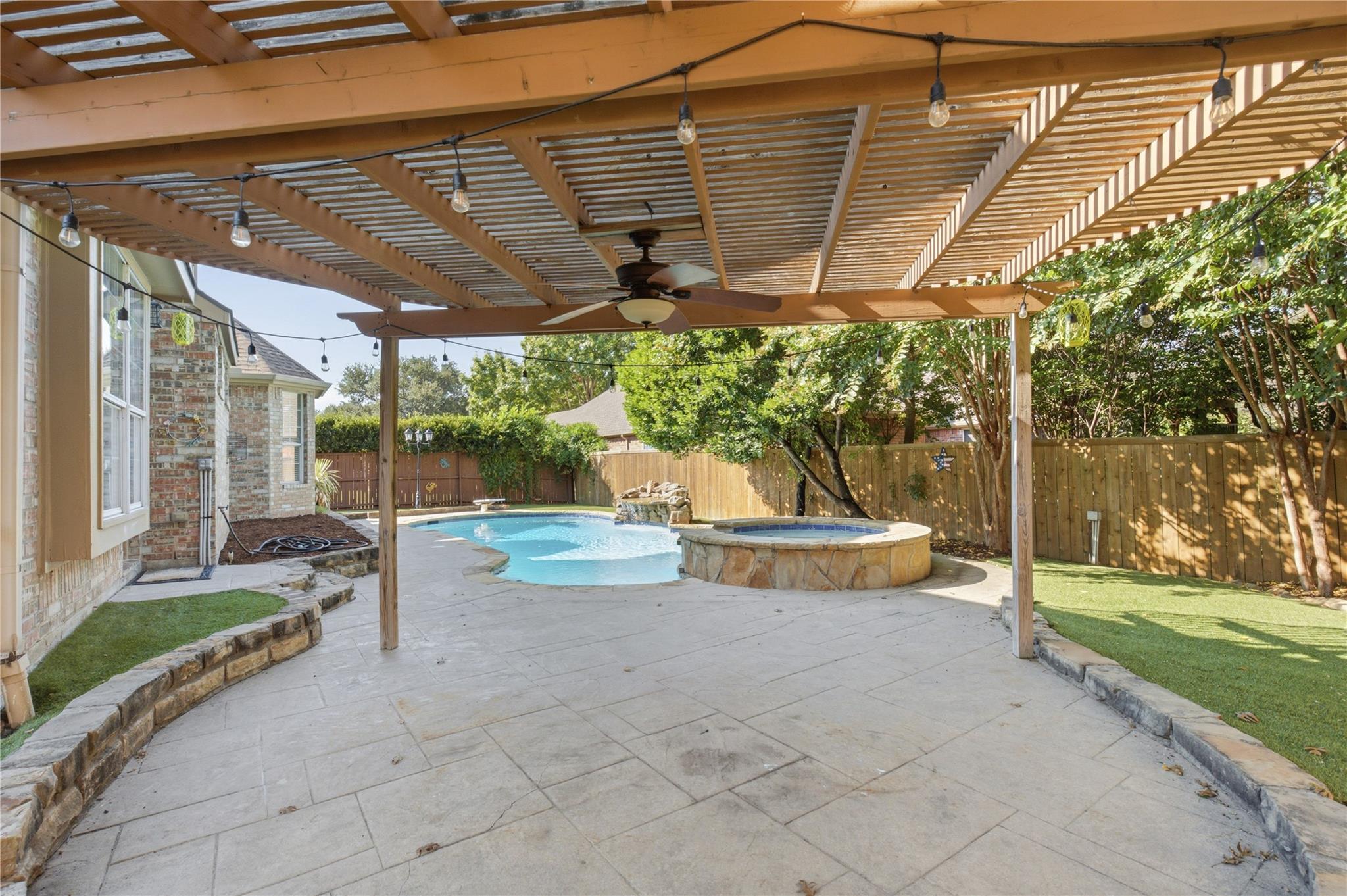 main property photo 23