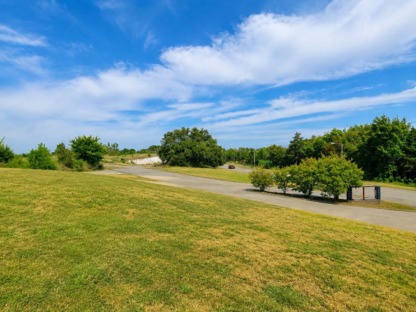 main property photo 11