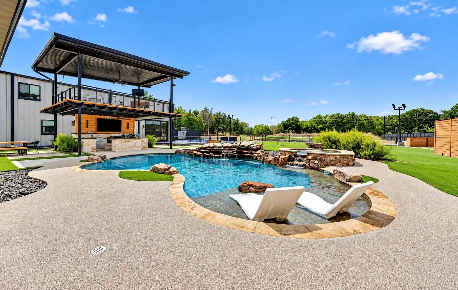 main property photo 21