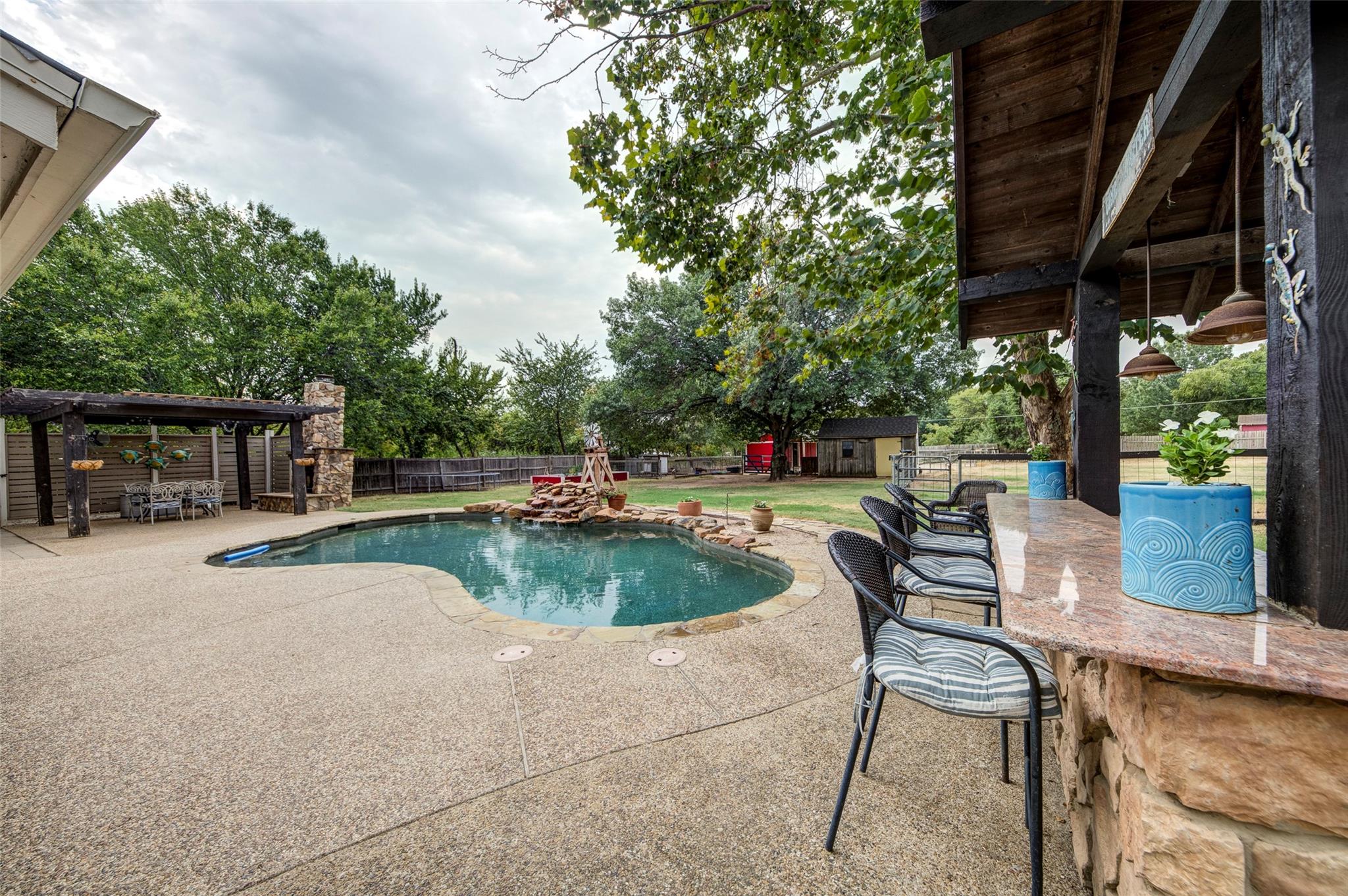 main property photo 9
