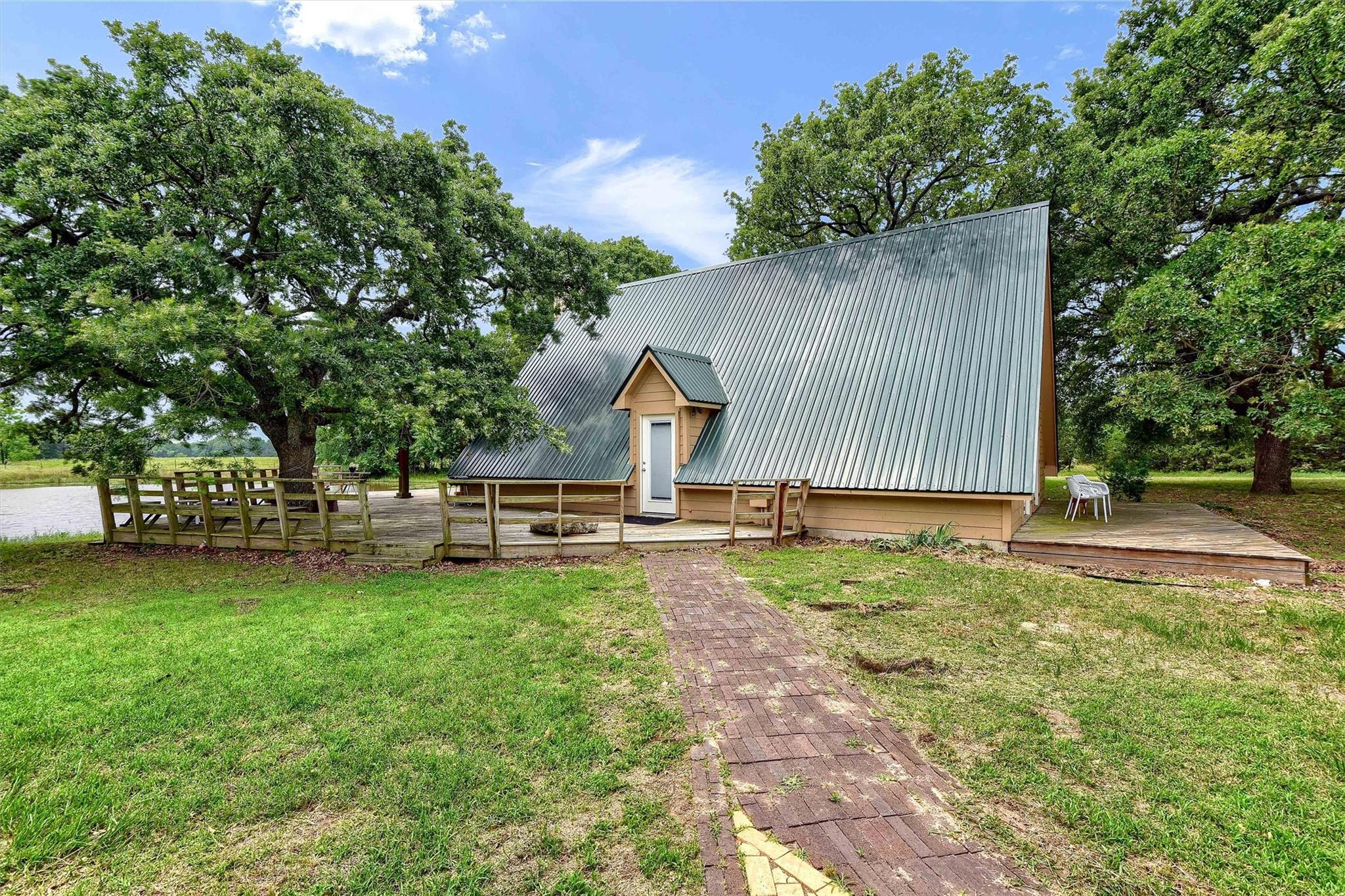 main property photo 17