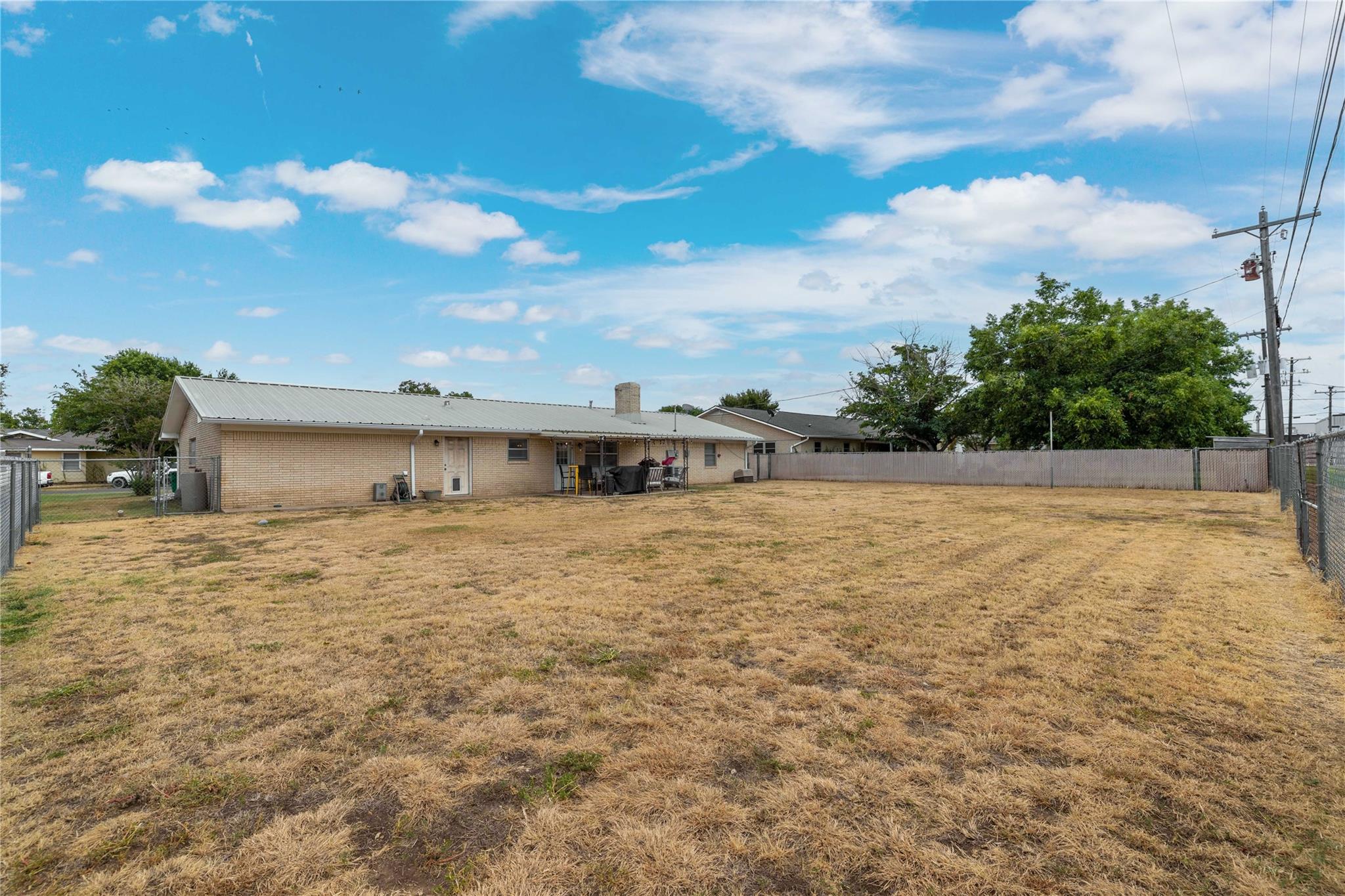 main property photo 23