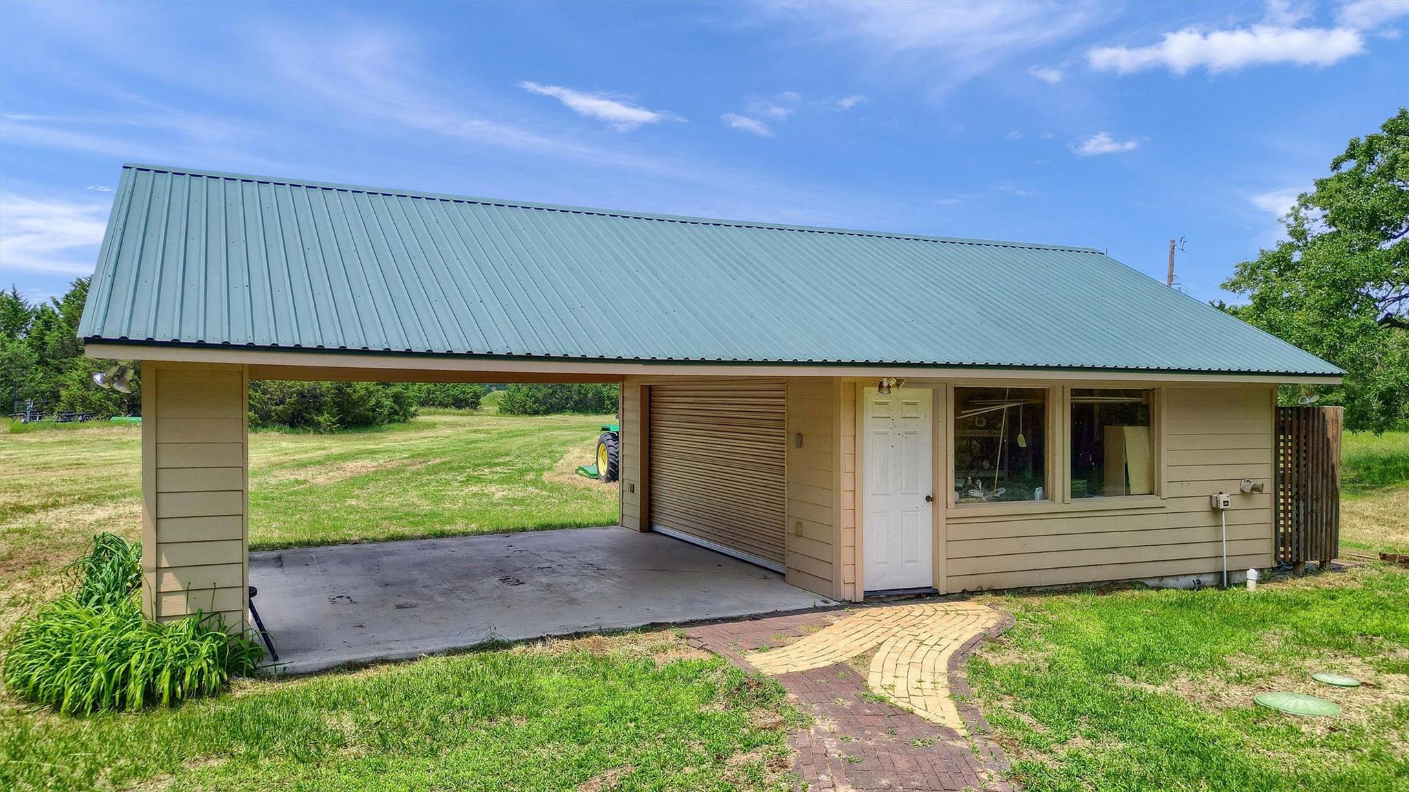 main property photo 14
