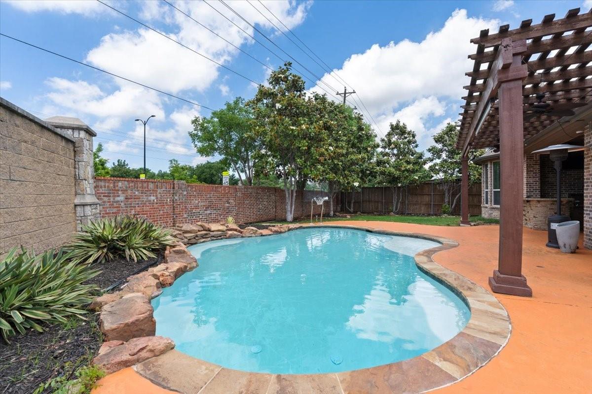 main property photo 38