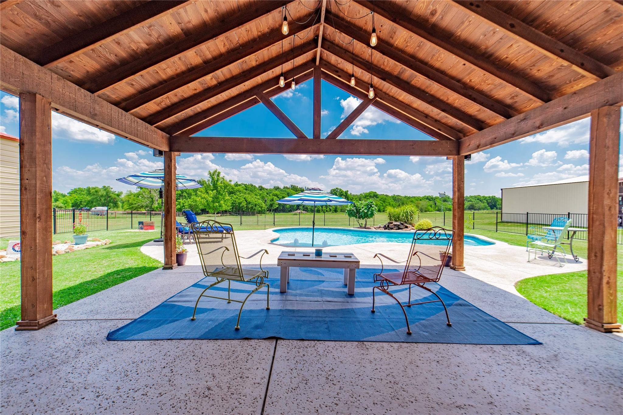 main property photo 30