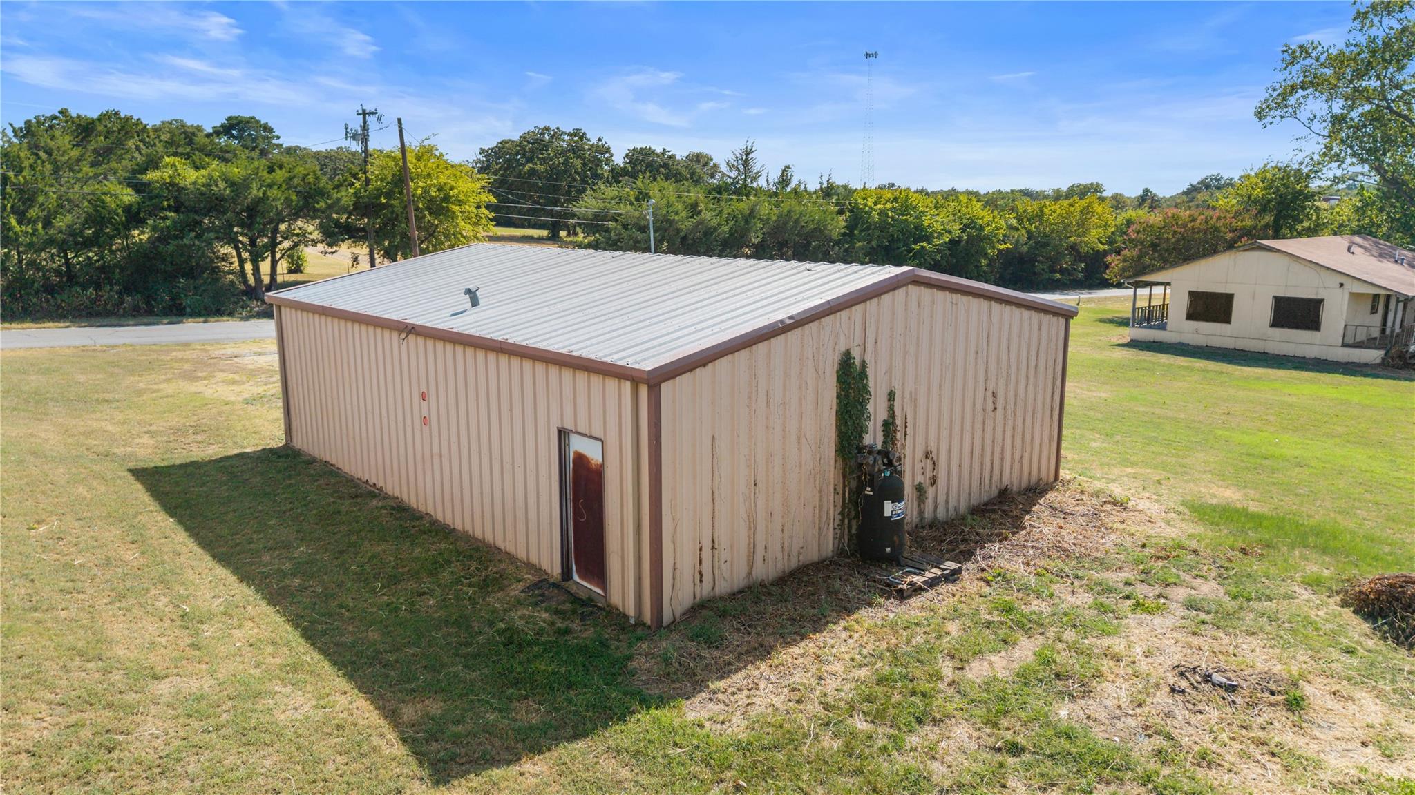 main property photo 23