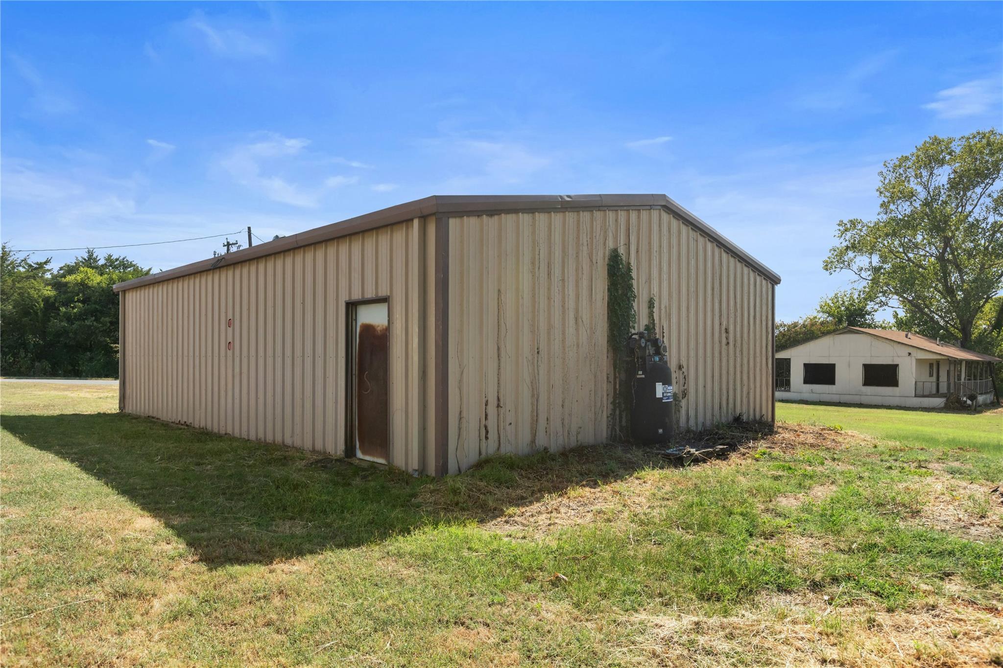 main property photo 9
