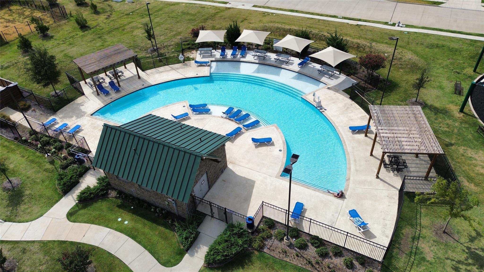 main property photo 20