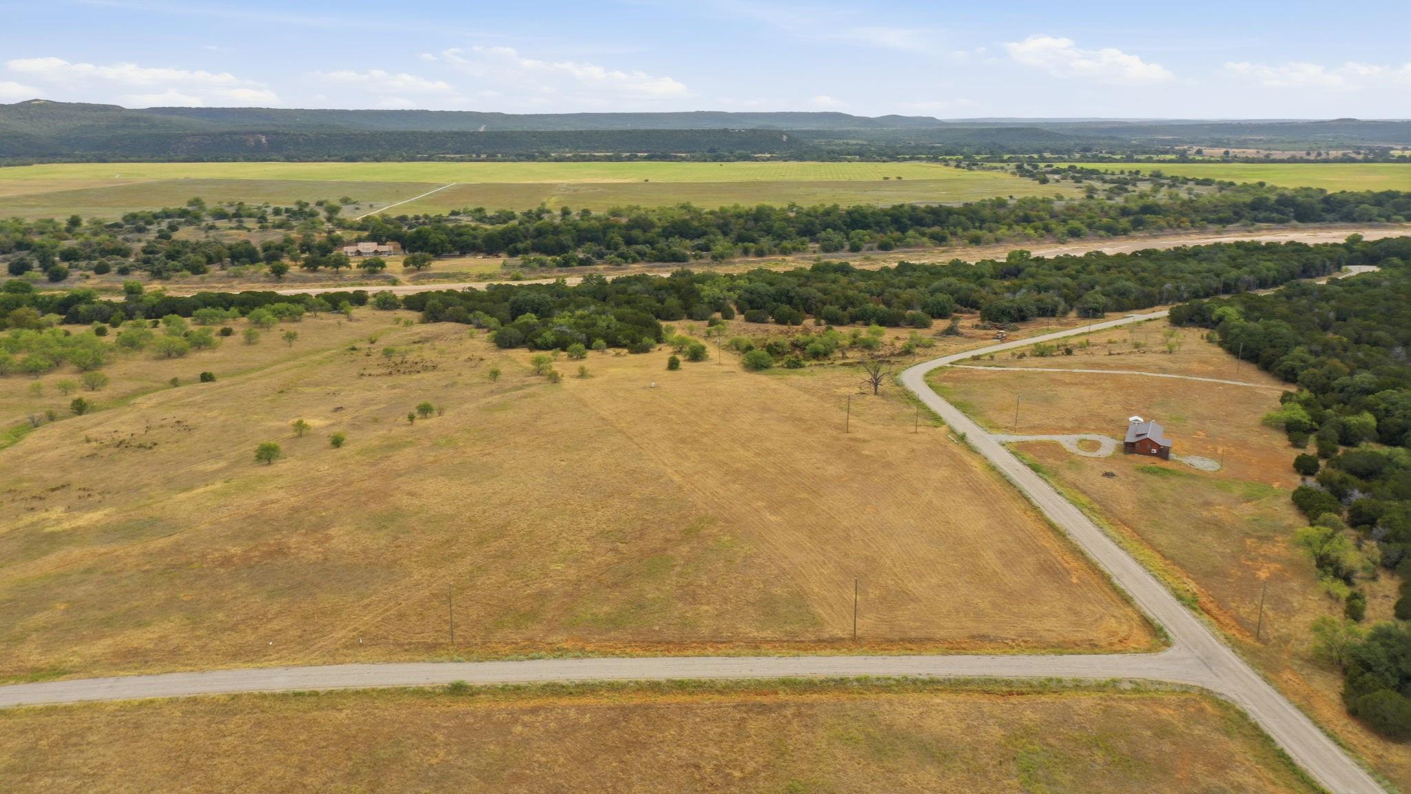 main property photo 4