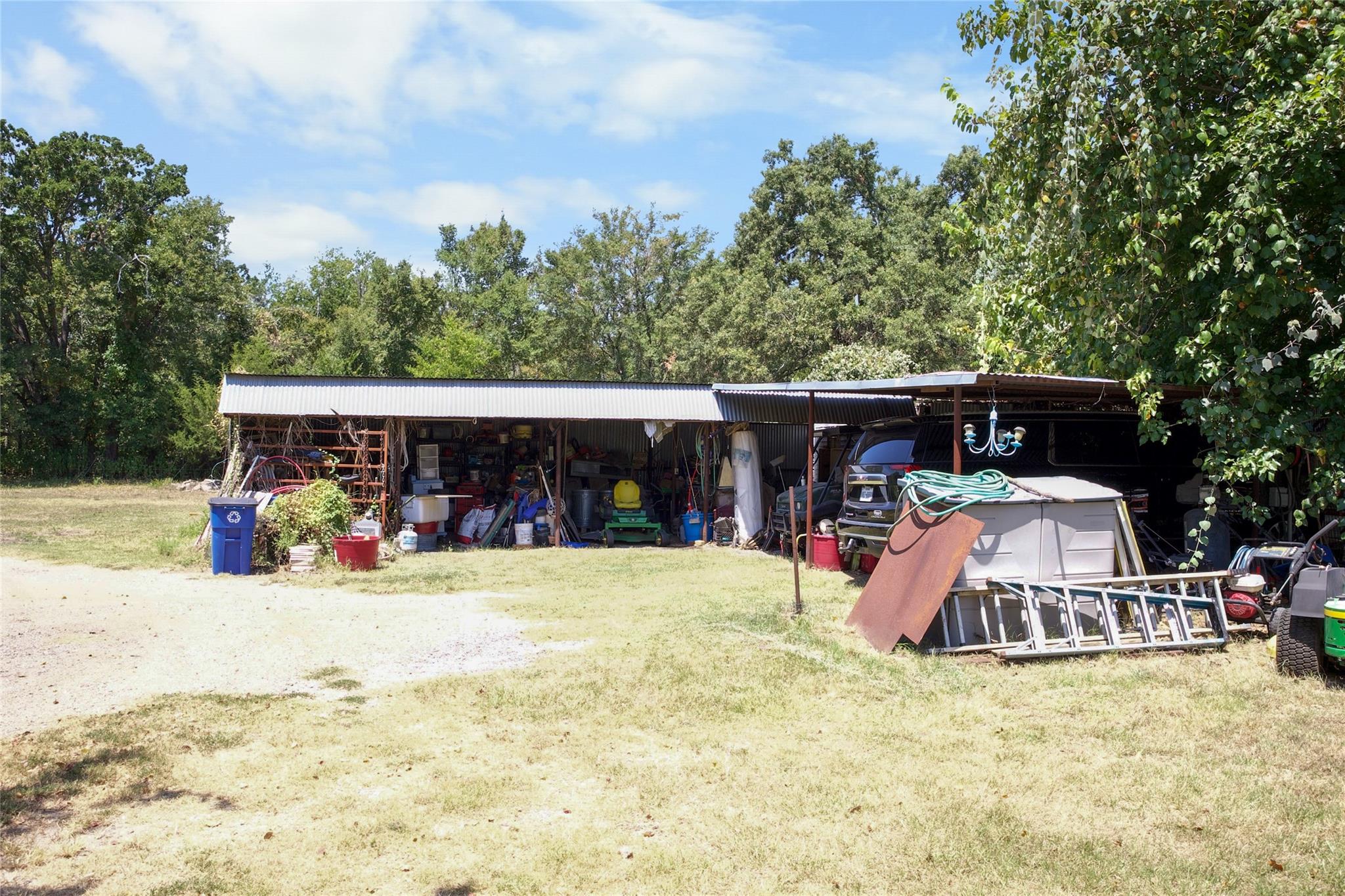 main property photo 28